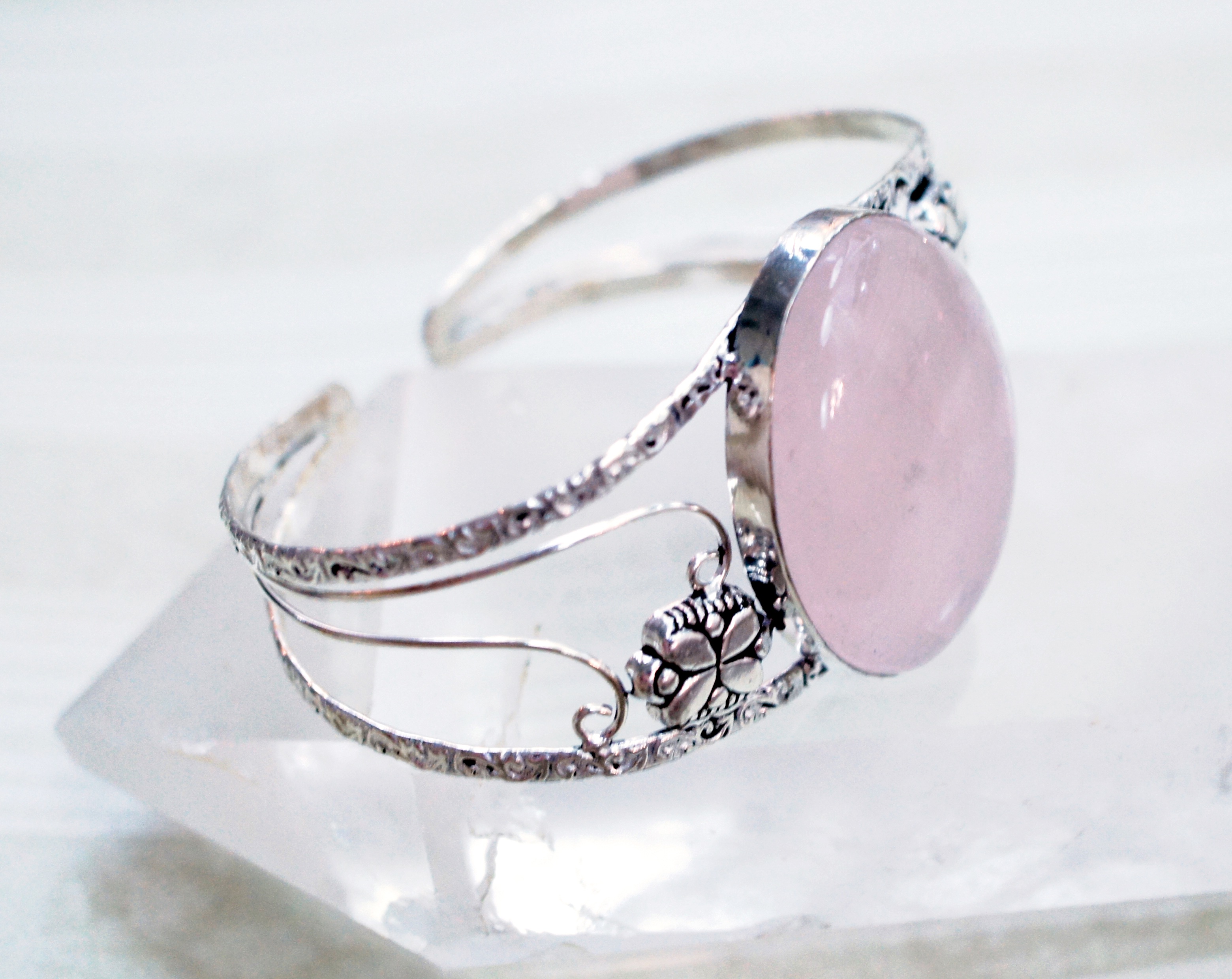 jewel, ring, wealth, semiprecious, no people, studio shot, 2K, bezel, wedding ring, table, gemstones, accessories, personal accessory, focus on foreground, HD Wallpaper