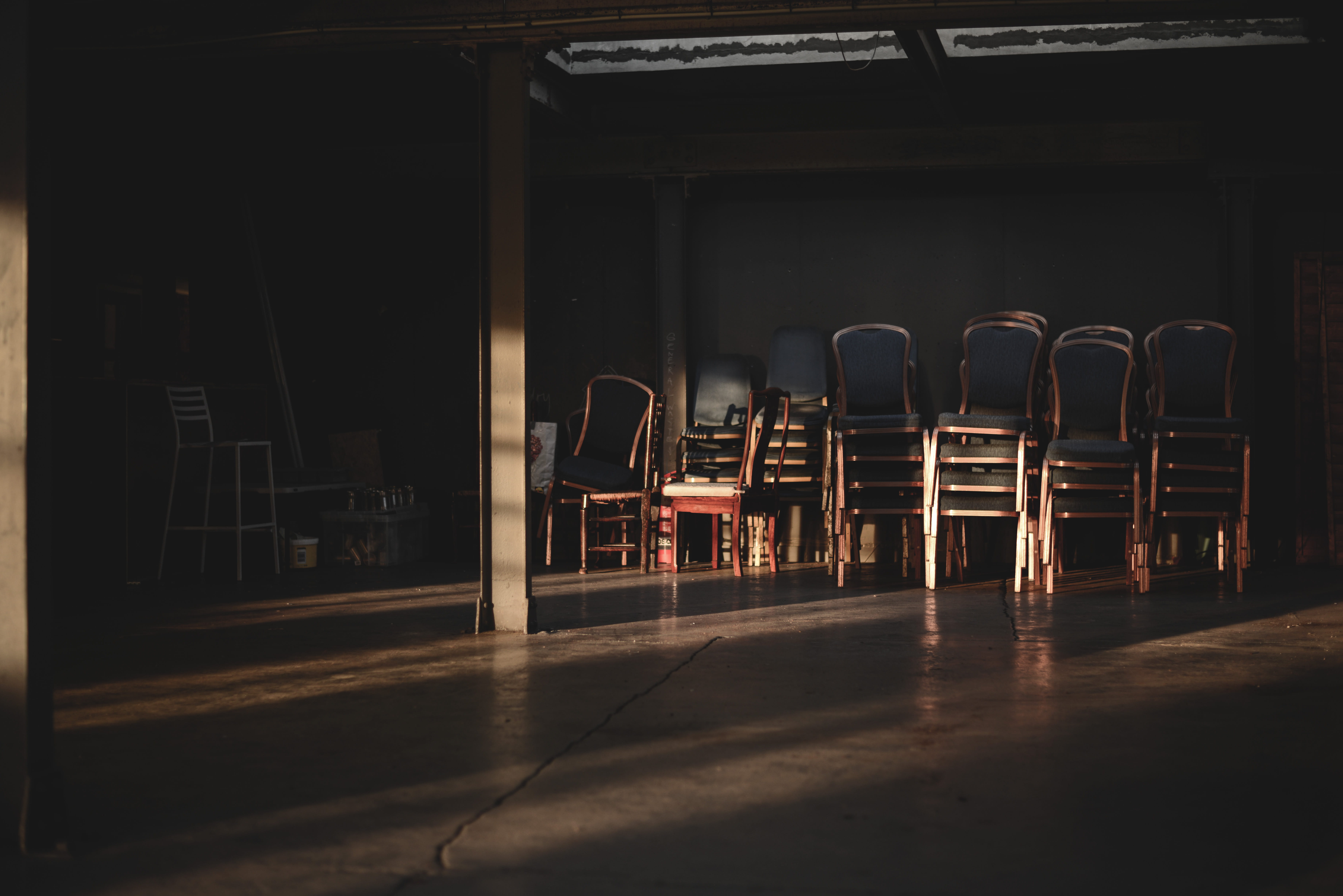 stage, floor, flooring, city, no people, chair, empty, contrast, built structure, lighting, room, space, biscuit factory, seat, hall, wood, indoors, wall, HD Wallpaper