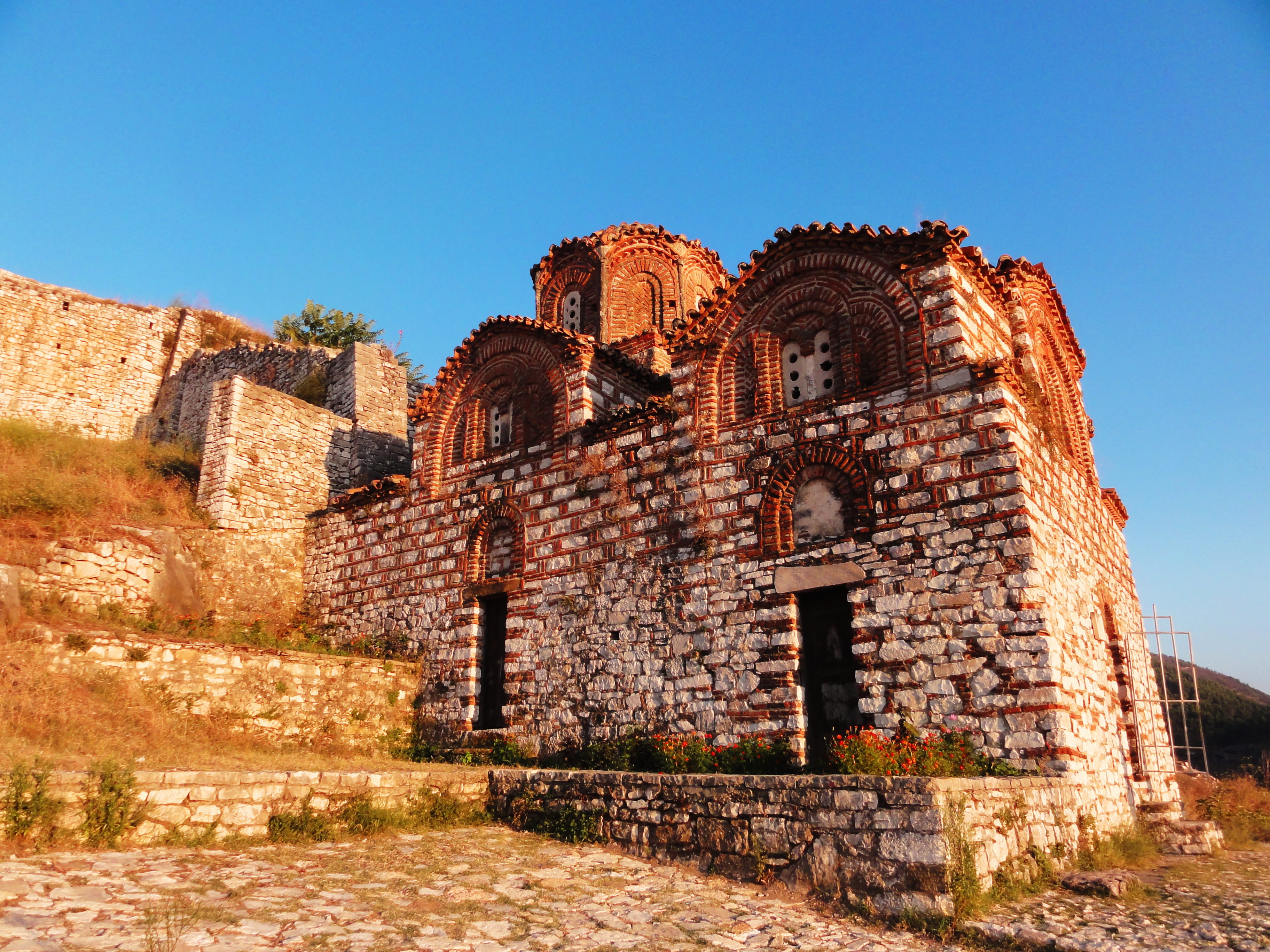 Balkans, blue, building exterior, albanian, Shen, abandoned, stone wall, built structure, sky, ancient, Berat, ruined, arch, place of worship, old, ancient civilization, HD Wallpaper