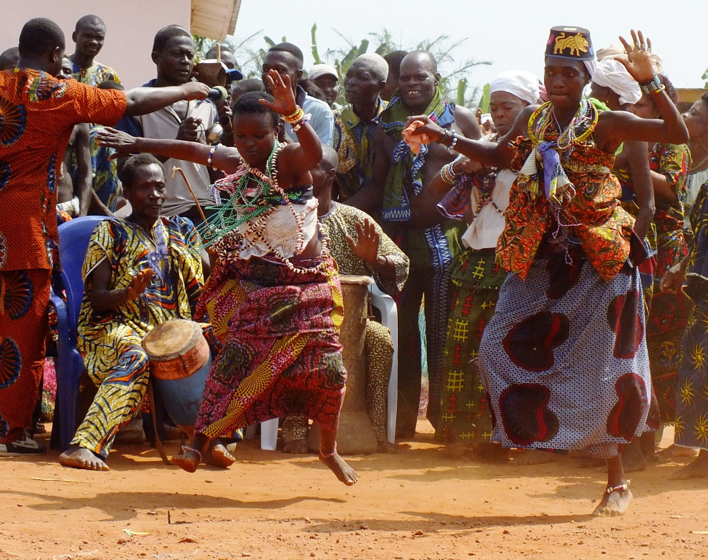 dancing, traditional clothing, day, creativity, people, real people, 1080P, traditional, dance, voodoo, culture, drumming, benin, africa, costume, festival, HD Wallpaper