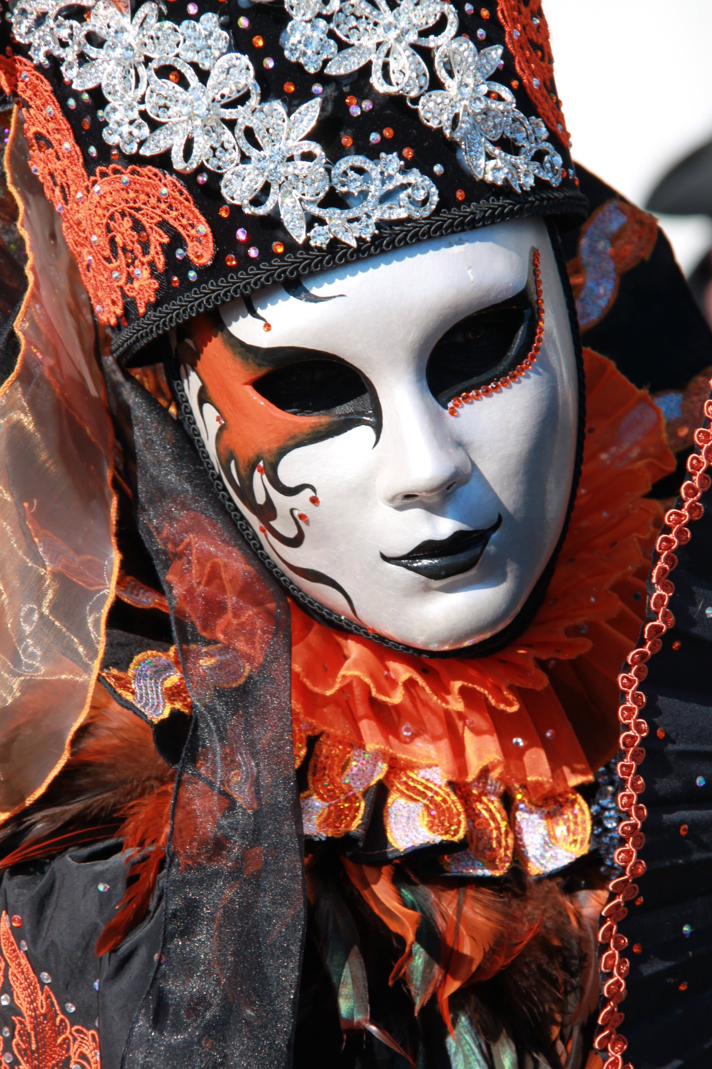 halloween, costume, red, venetian mask, ornate, representation, italy, carnival, disguise, 2K, no people, mask - disguise, feather, mask, human representation, Phone HD Wallpaper