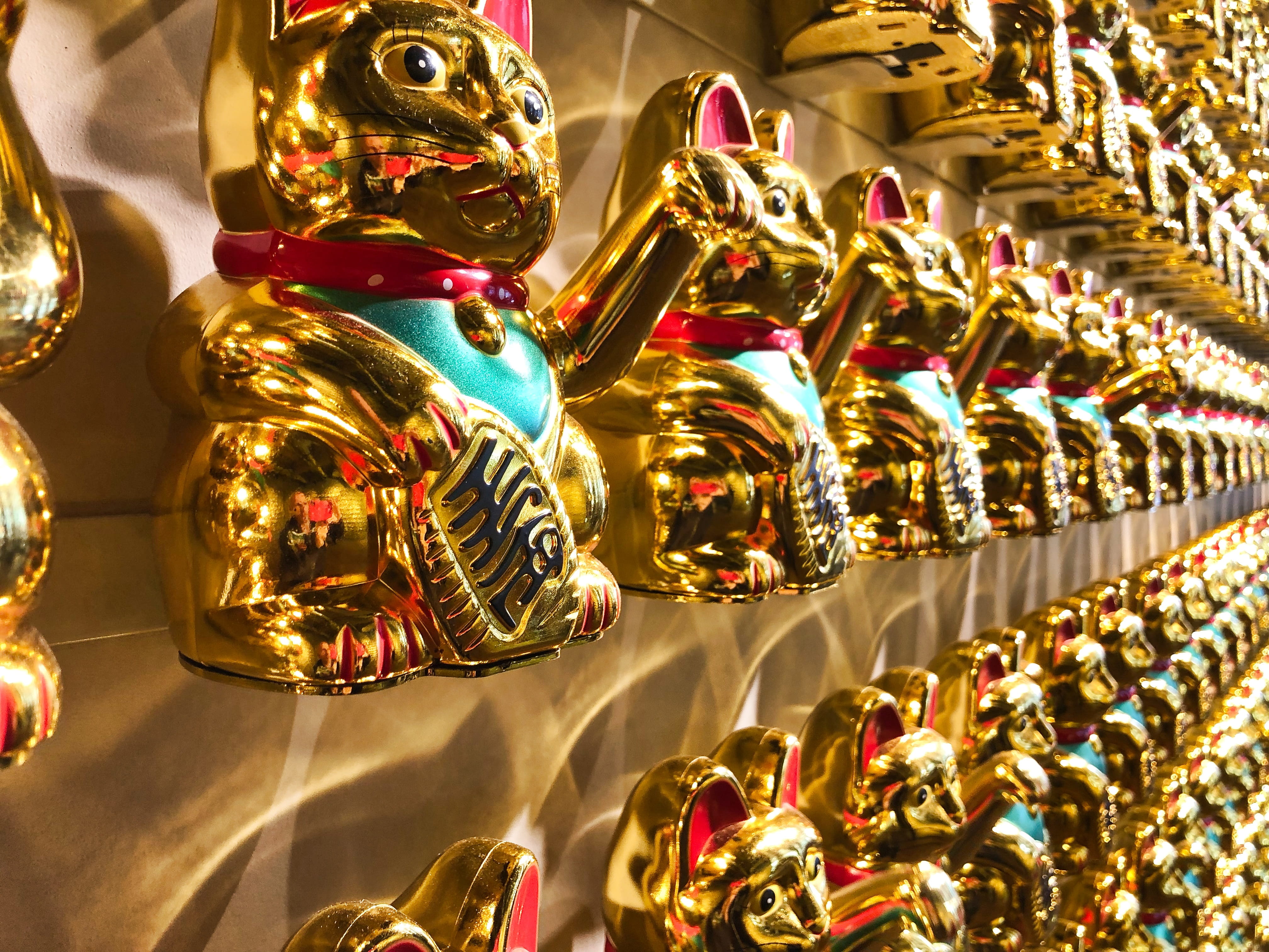 no people, choice, lucky charm, angle cat, creativity, figure, variation, decoration, large group of objects, maneki neko, shiny, representation, indoors, HD Wallpaper