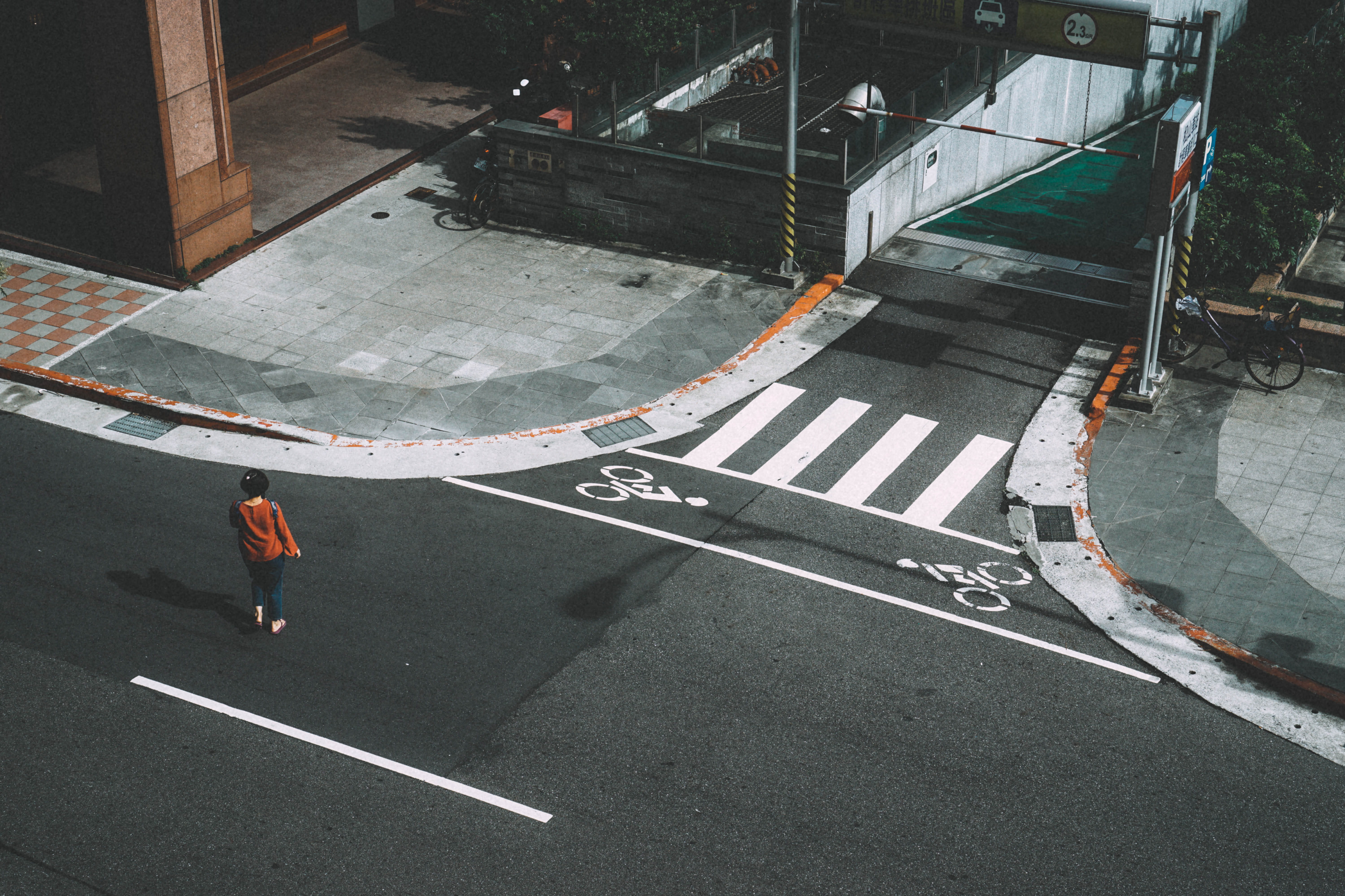 day, chill, symbol, men, sign, crosswalk, high angle view, city, 5K, real people, architecture, street, road, urban, walking, transportation, outdoors, HD Wallpaper