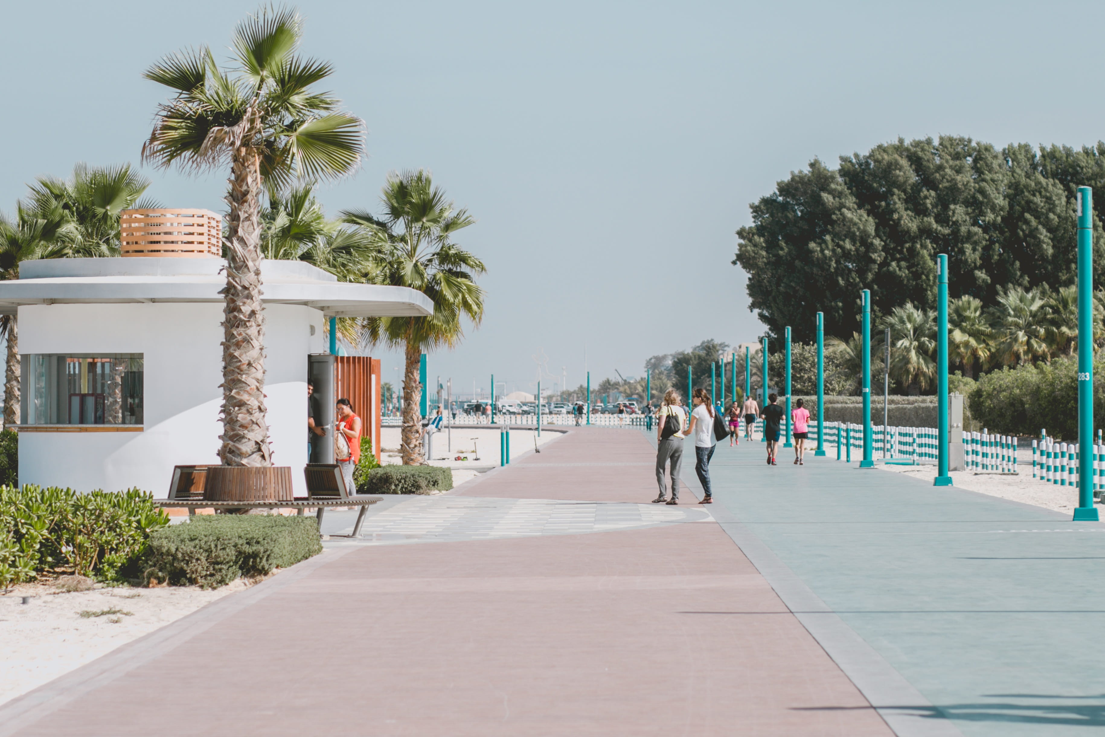 horizon, group of people, real people, travel Locations, holiday, resort, sunny, outdoors, crowd, tourism, Sea, clear sky, city, tropical climate, Road, HD Wallpaper