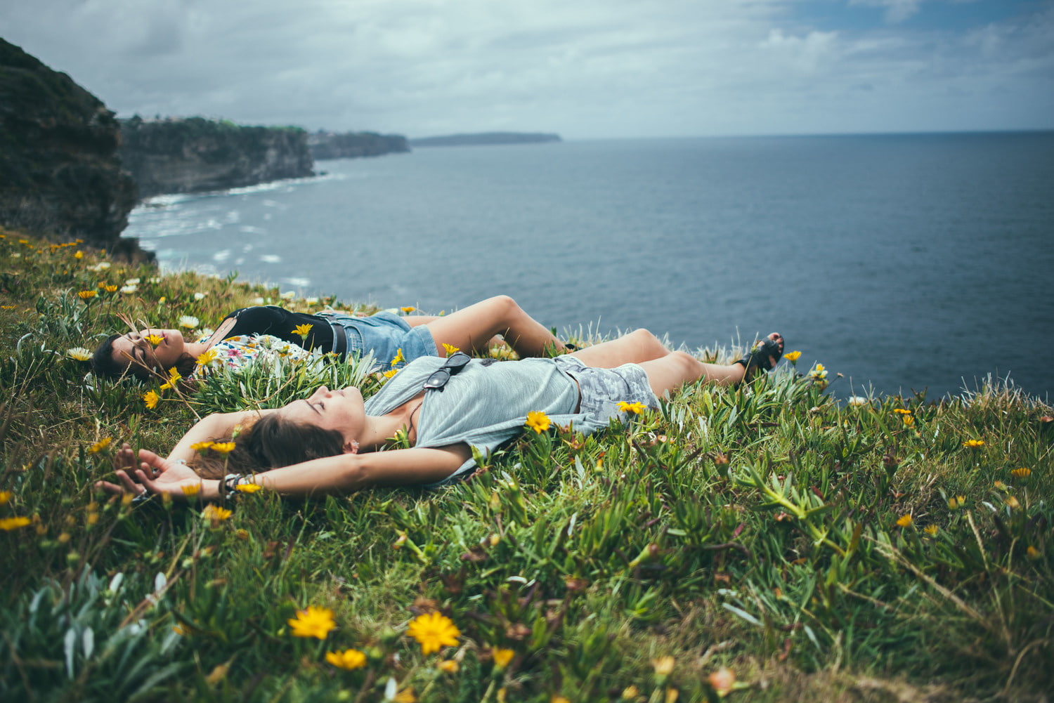 full length, 720P, outdoors, scenics - nature, jean shorts, leisure activity, women outdoors, sea, Noel Alvarenga, land, plant, brunette, lying on back, HD Wallpaper