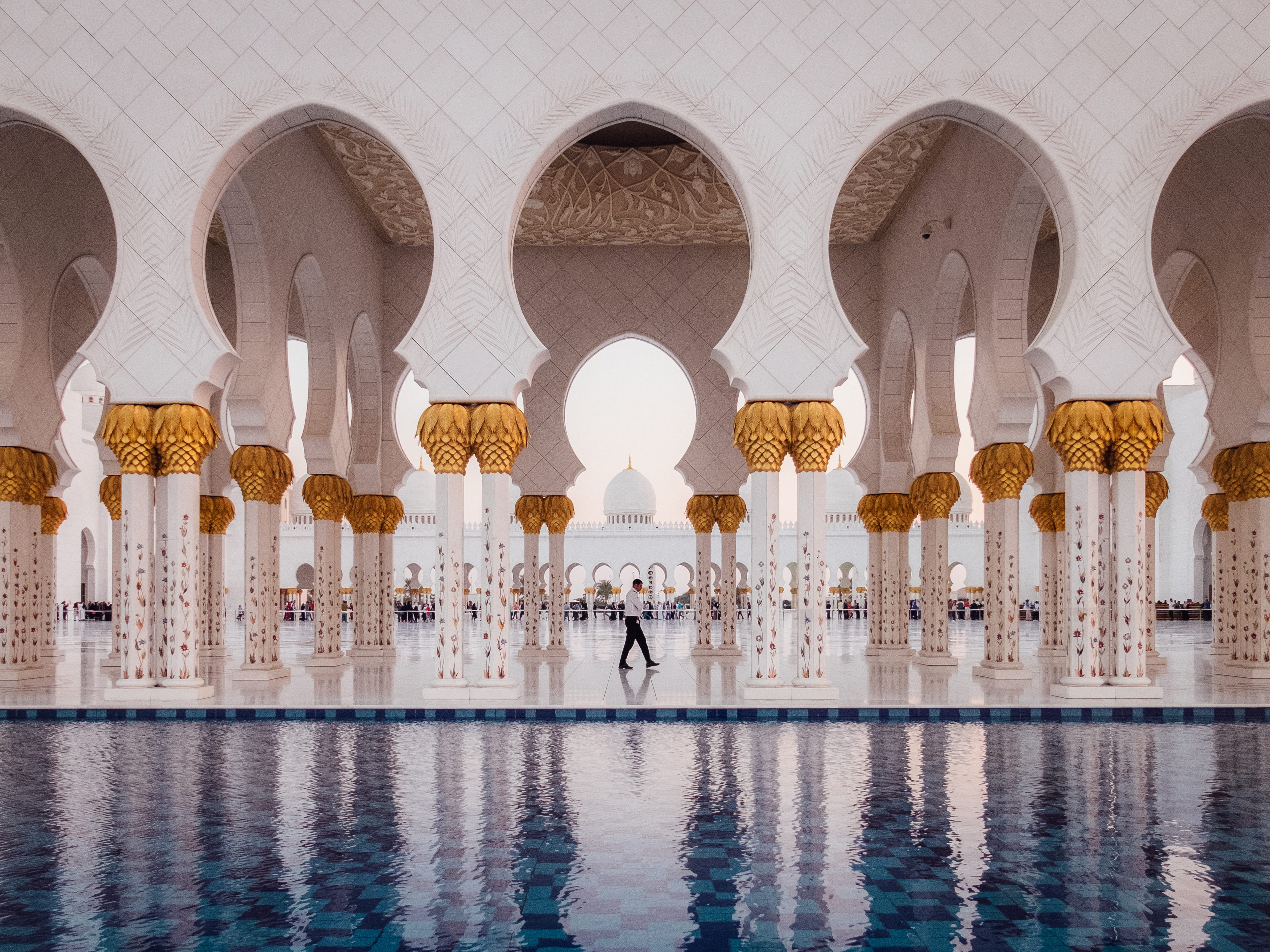 nature, man in white, water, travel, architecture, islam, arch, pool, outfit, black, person, arabia, man, travel Locations, cultures, place of worship, HD Wallpaper