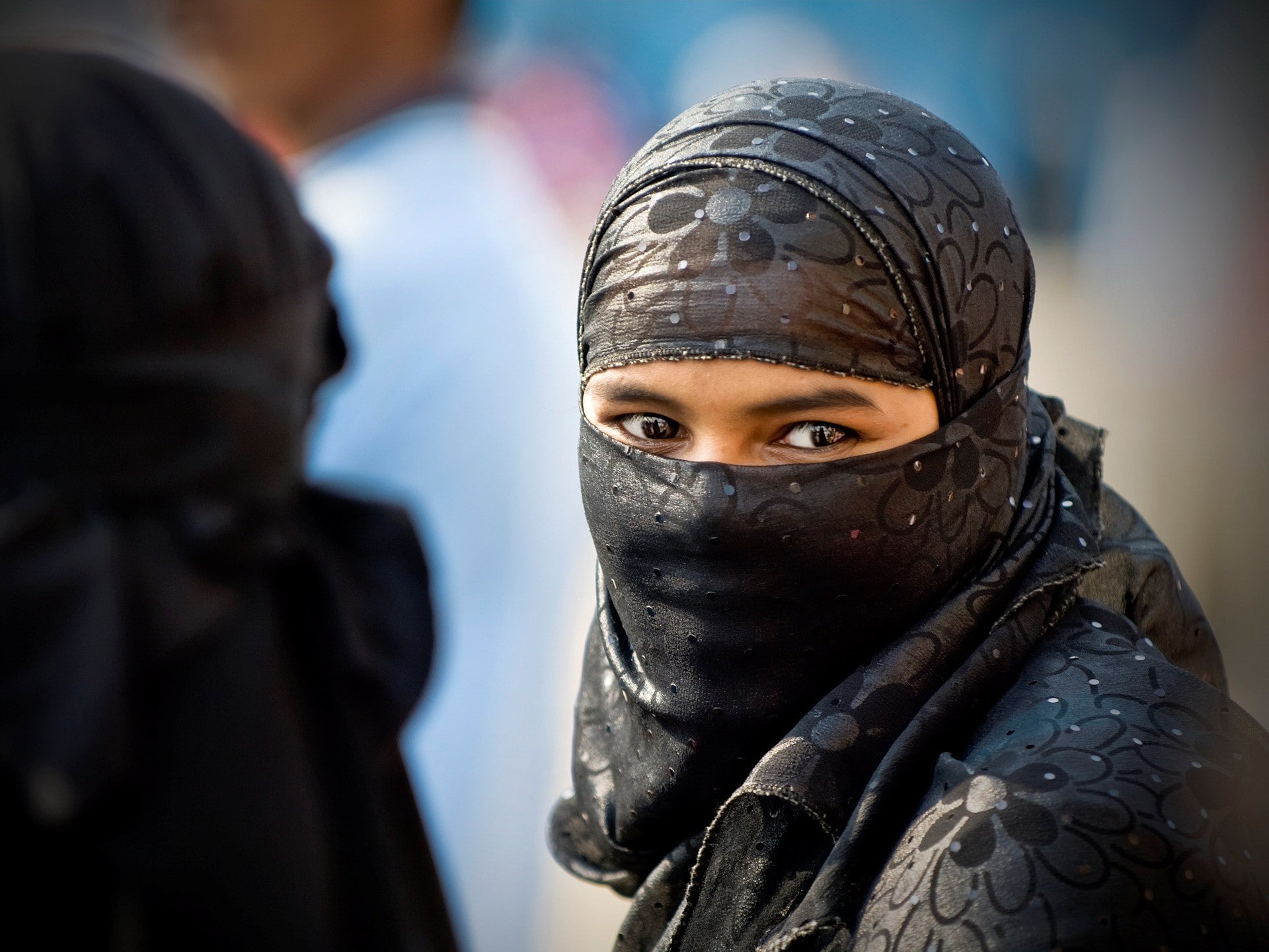 two People, headscarf, hijab, close-up, mask - Disguise, focus on foreground, human Face, the veil, cultures, middle Eastern Ethnicity, men, portrait, people, HD Wallpaper