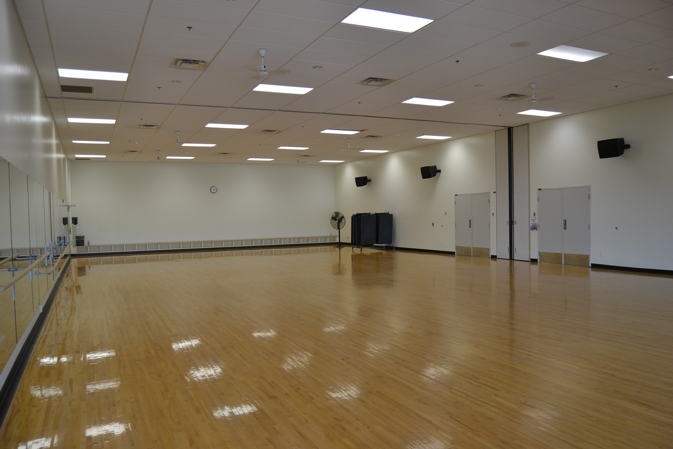 no People, white, sport, electric light, studio, painted, dance studio, light, wall, absence, reflection, domestic room, built structure, illuminated, school, HD Wallpaper