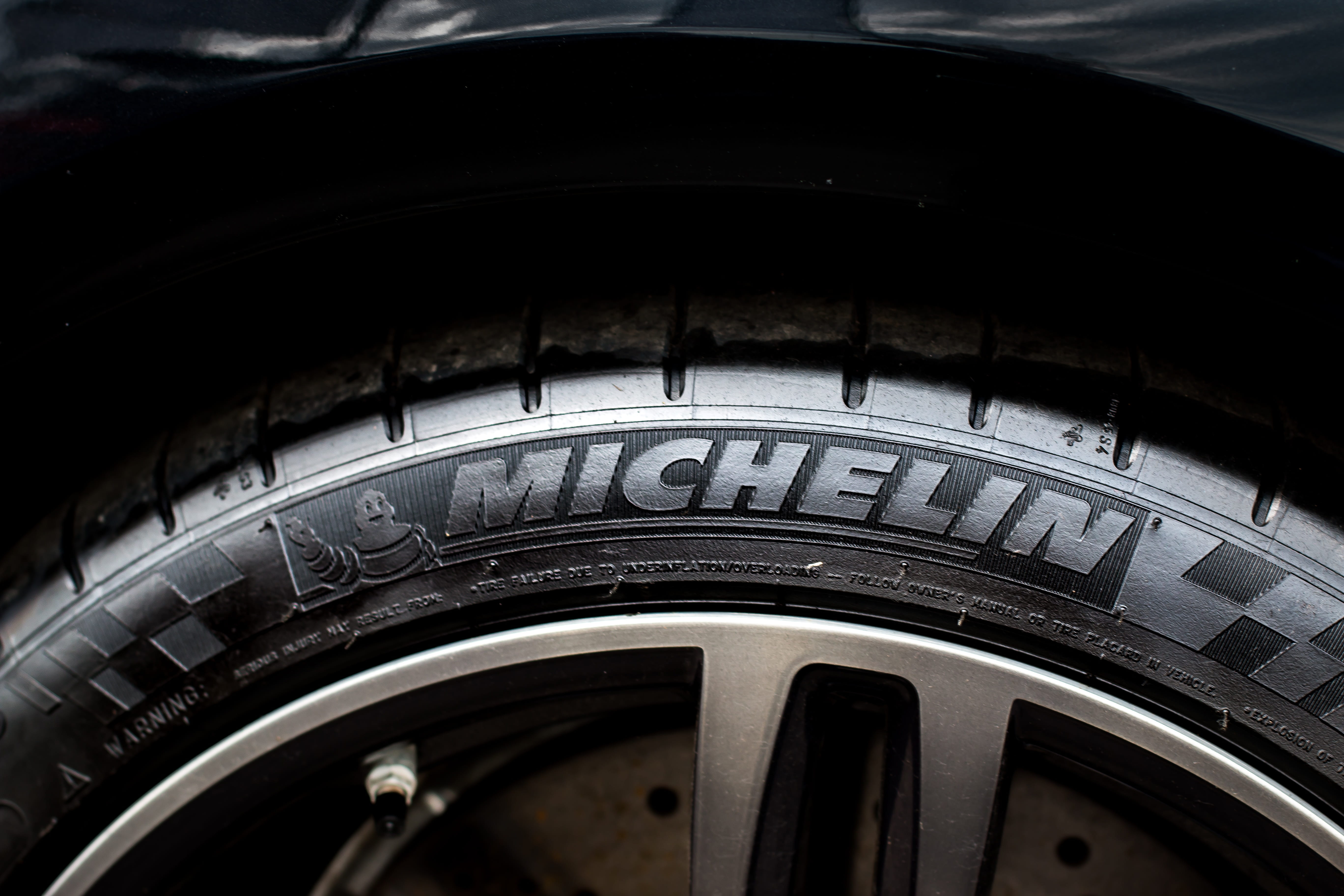 transportation, tyre, wheel, motor vehicle, mode of transportation, close-up, expensive, pattern, shape, road, focus on foreground, no people, luxury, german, HD Wallpaper