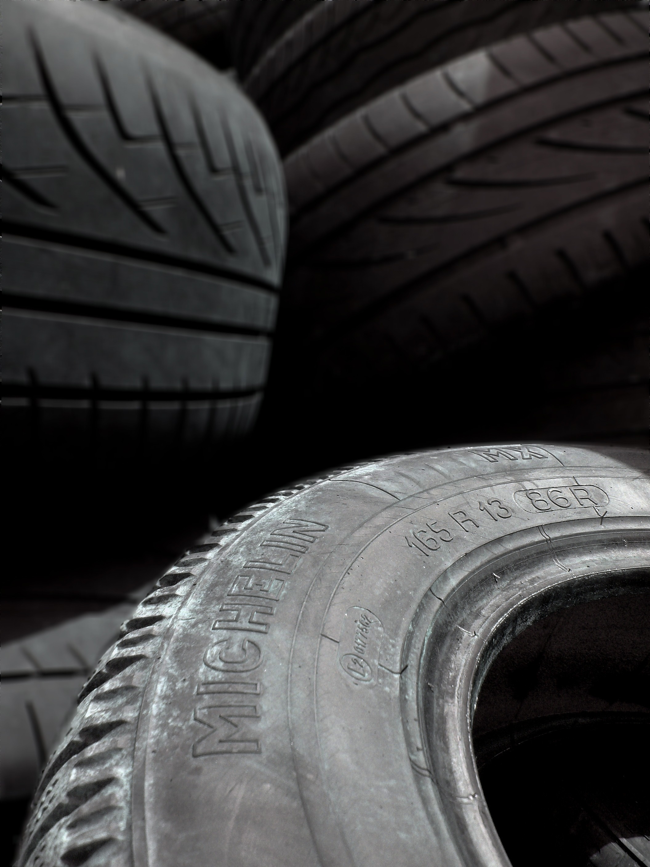 transportation, maintenance, indoors, tire, wheel, sport, close, rubber, photos, ball, industry, day, street, mechanic, focus on foreground, vehicle, asphalt, Phone HD Wallpaper