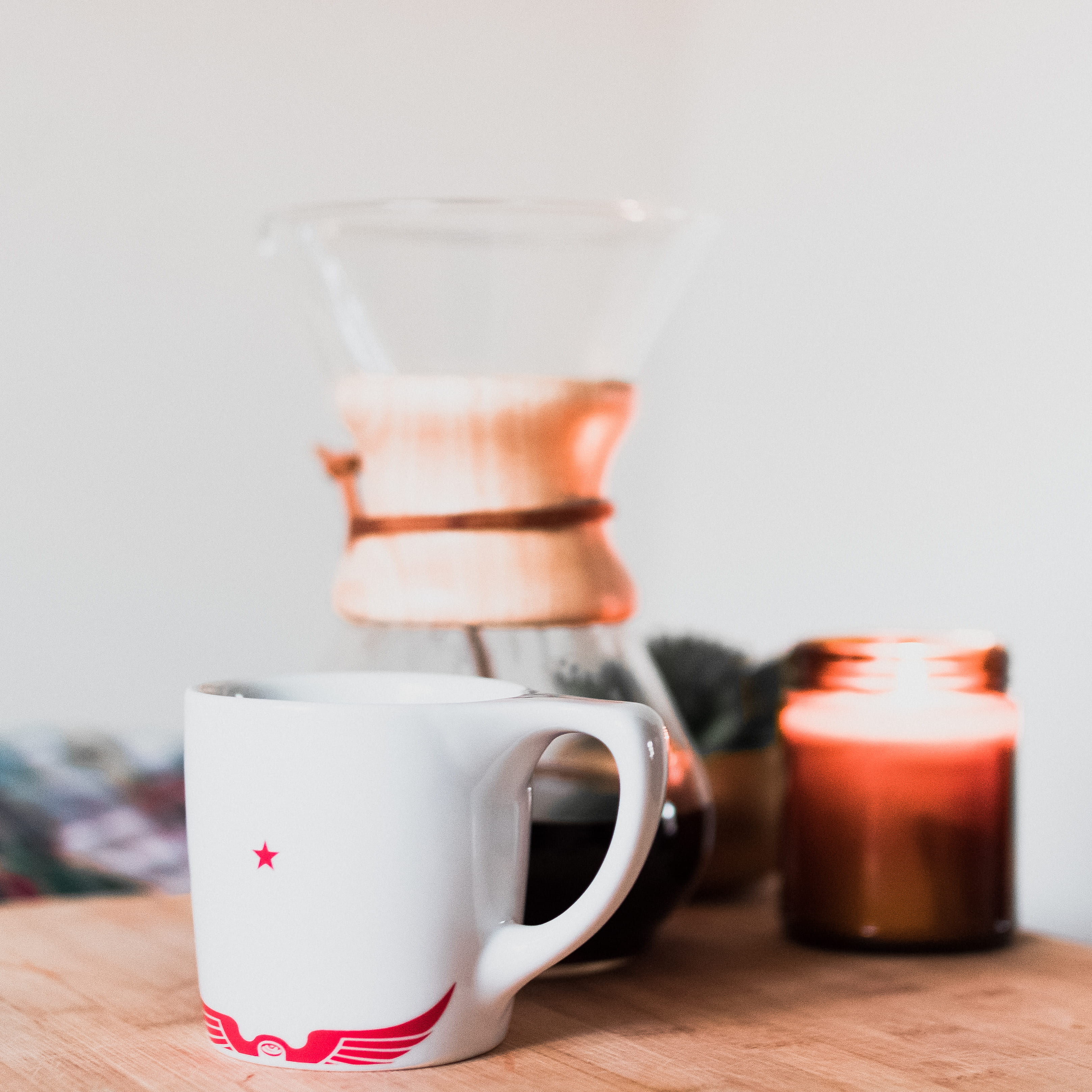social, indoors, food, freshness, table, focus, drink, focus on foreground, selective, breakfast, coffee, itelligentsium, cup, photo, social medium, setup, Phone HD Wallpaper