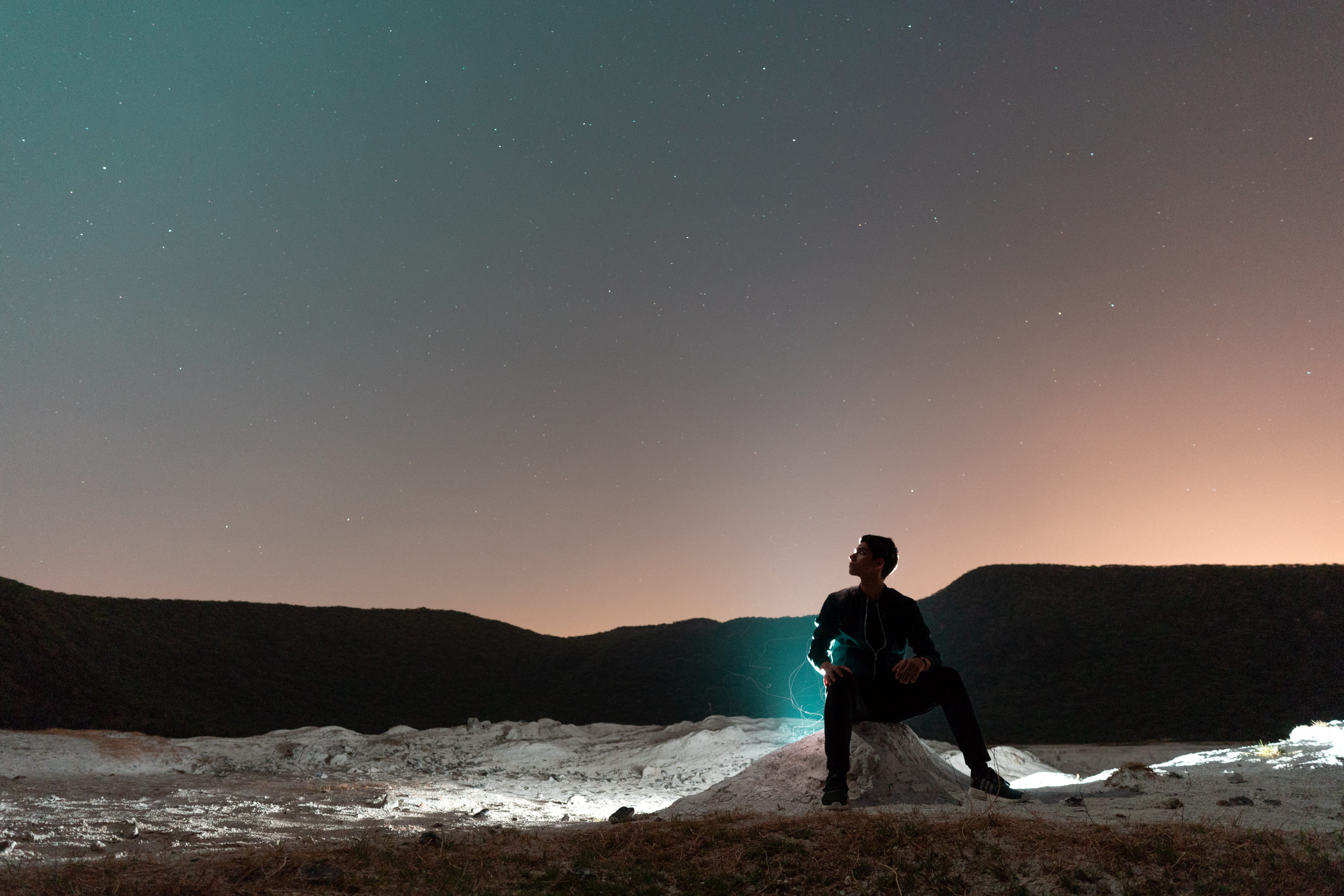 trail, mountain, backpacker, night, rock, guanajuato, sitting, 2K, sky, evening, star, landscape, milkyway, mountain Peak, summer, rock - Object, extreme Sports, HD Wallpaper