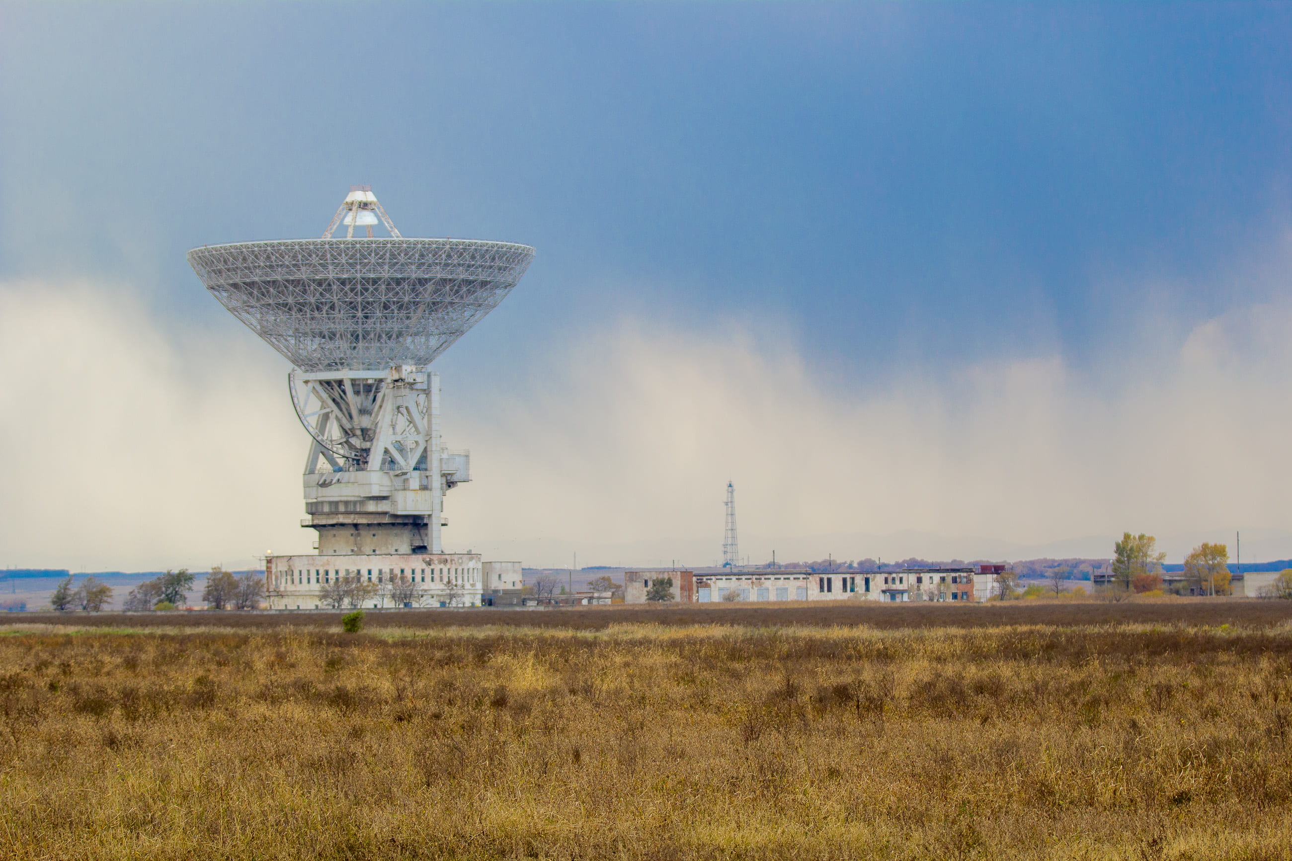 radio telescope, outdoors, laboratory, white, photography, field, built structure, scientific instrument, land, day, astronomy, nature, building, technology, HD Wallpaper