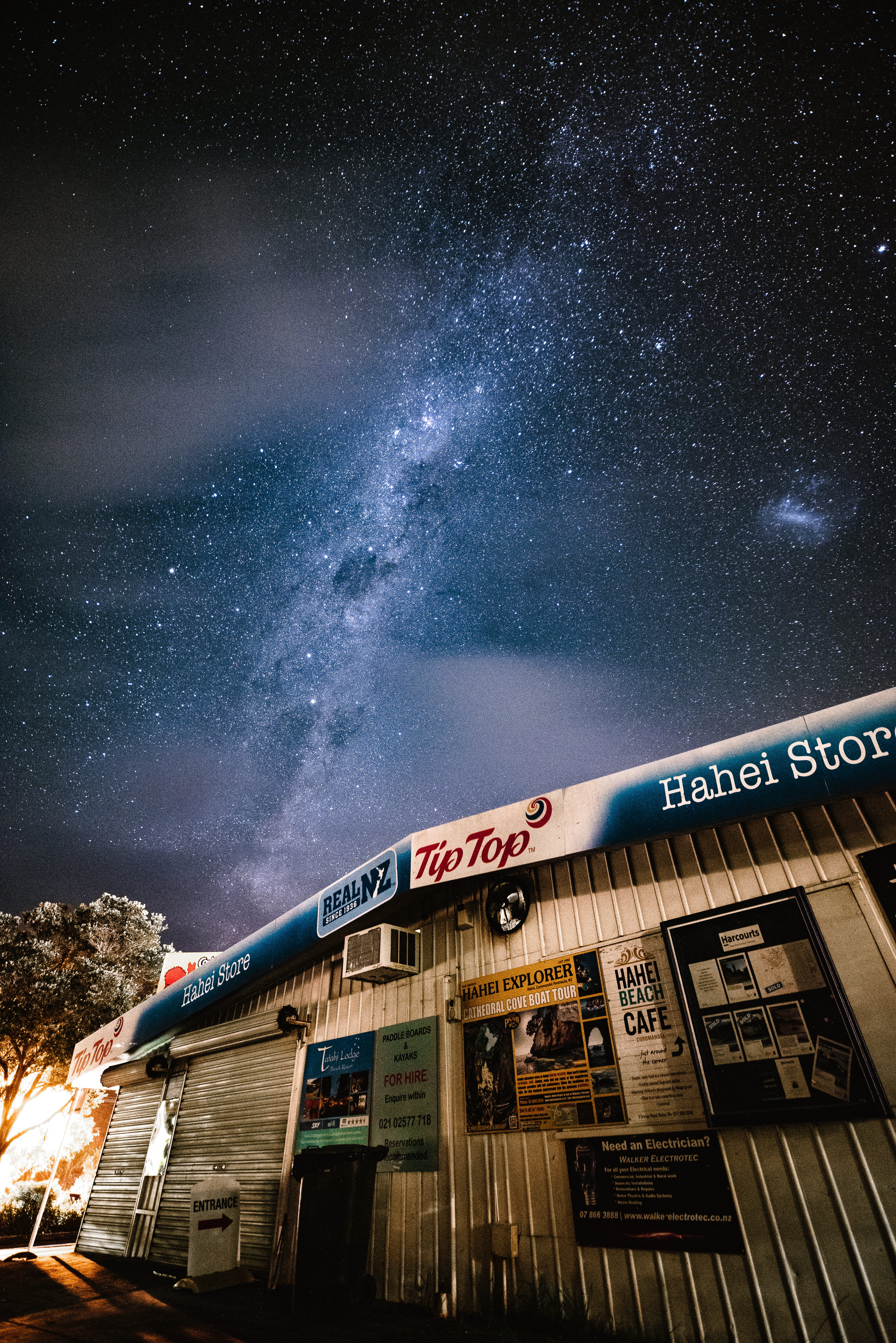 5K, star - space, store front, nighttime, closed, architecture, star, high, sky, landscape, color, built structure, no people, exposure, milky, astronomy, Phone HD Wallpaper