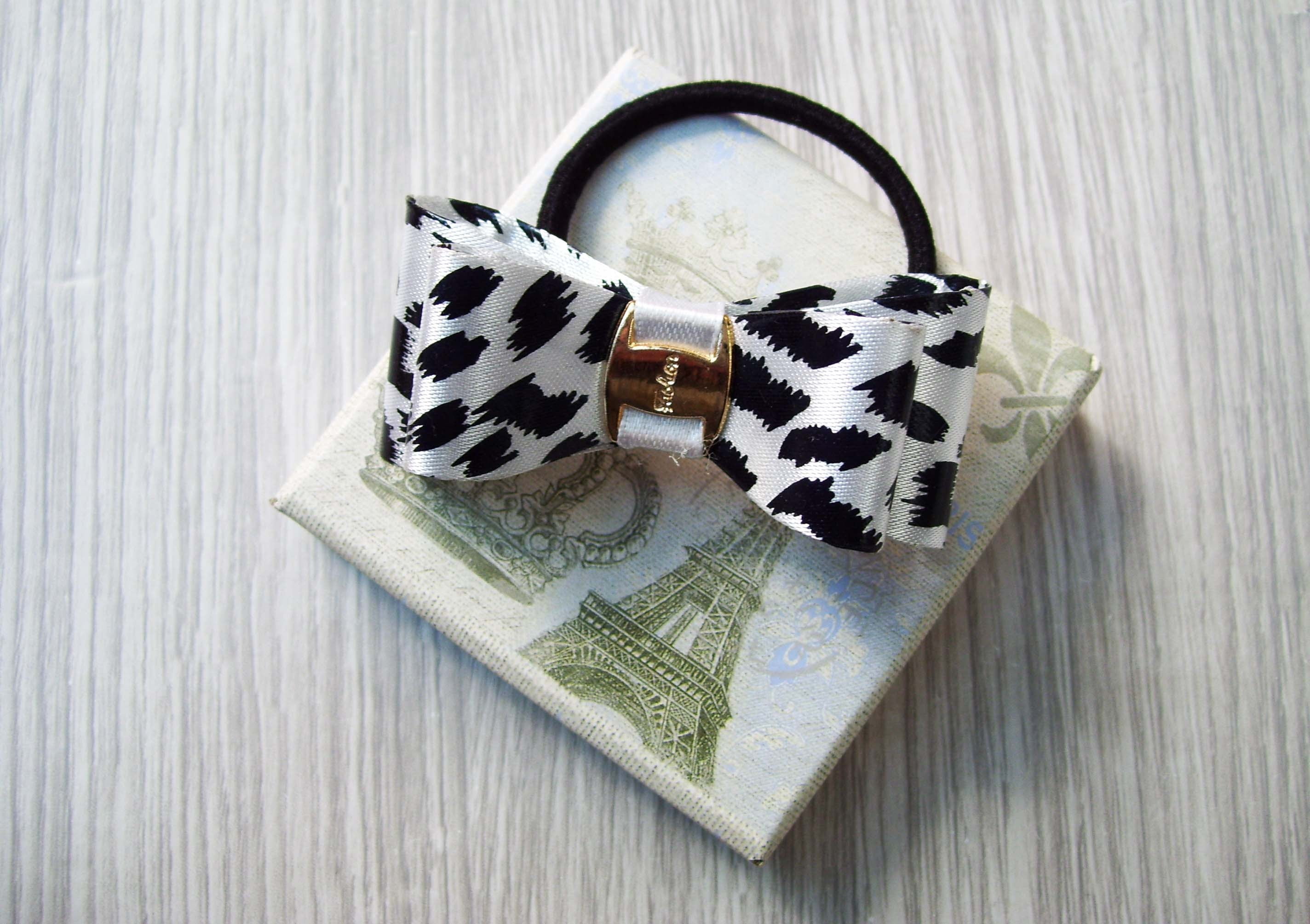 white, indoors, heart shape, love, two objects, ornaments, ornament, no people, luck, jewelry, cockapoo, for hair, shop, positive emotion, game of chance, HD Wallpaper