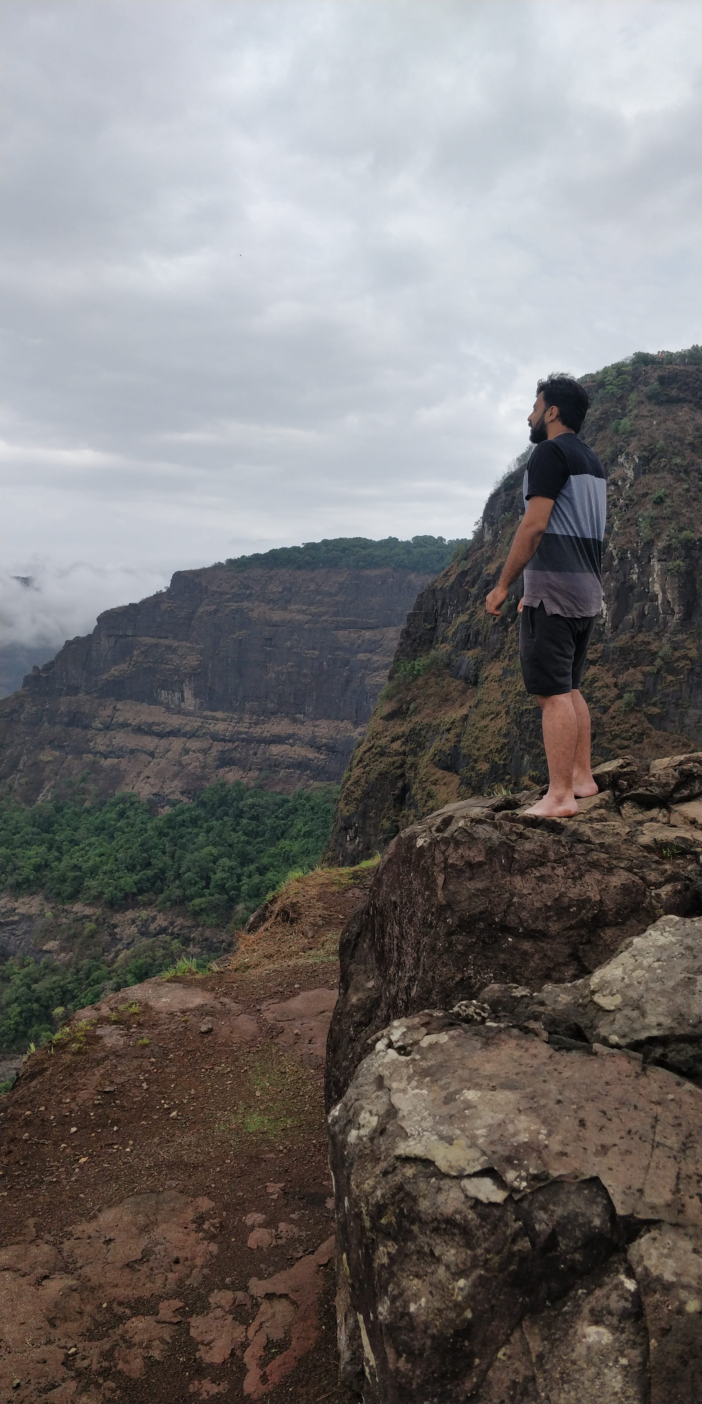 people, hiker, trekker, 4K, lifestyles, leisure activity, view, real people, travel, casual clothing, full length, inspiration, kalavantin durg, gaze, Phone HD Wallpaper