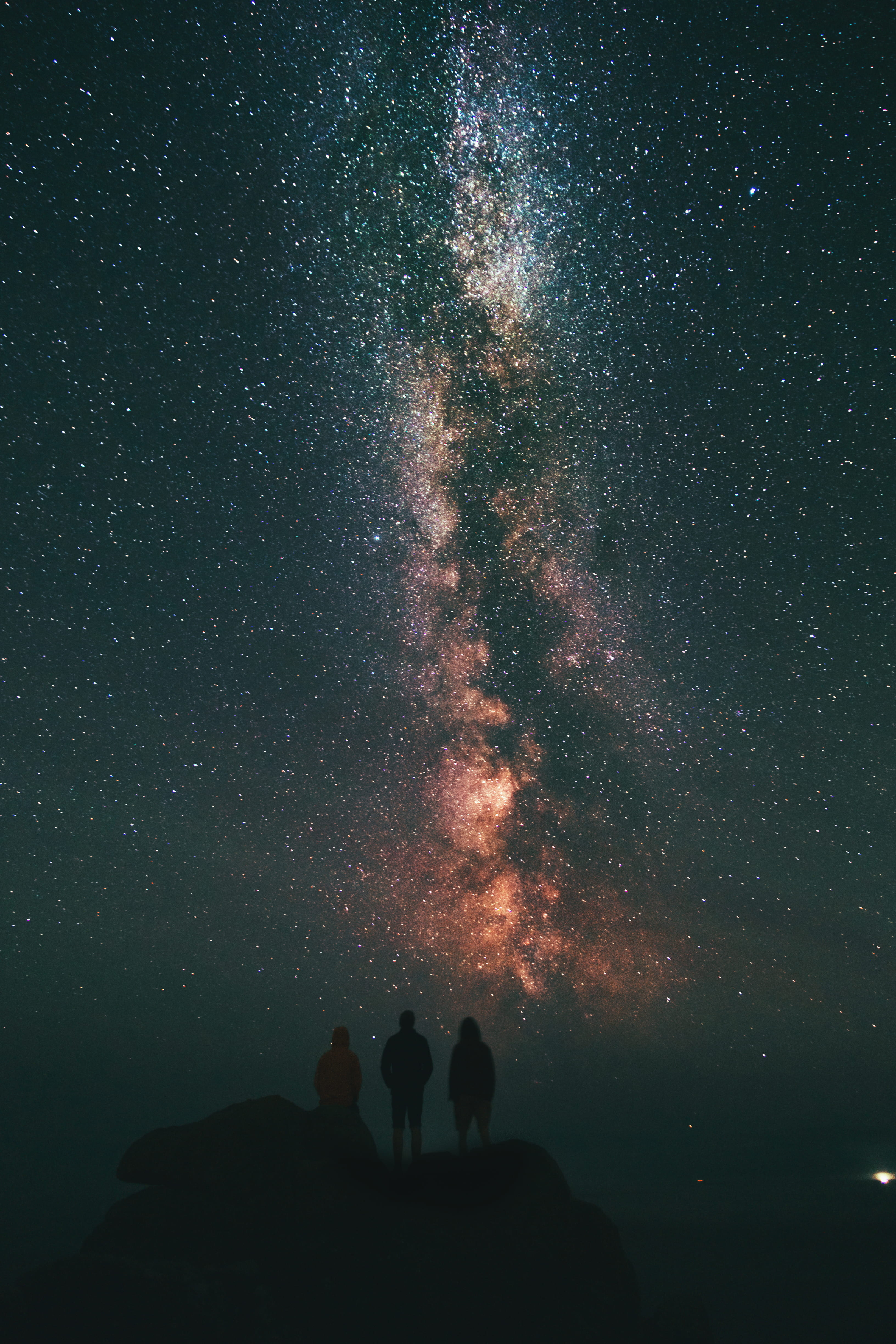 silhouette, positive emotion, night, real people, night sky, 4K, astronomy, star, looking, togetherness, people, beauty in nature, galaxy, sky, men, tranquil scene, Phone HD Wallpaper