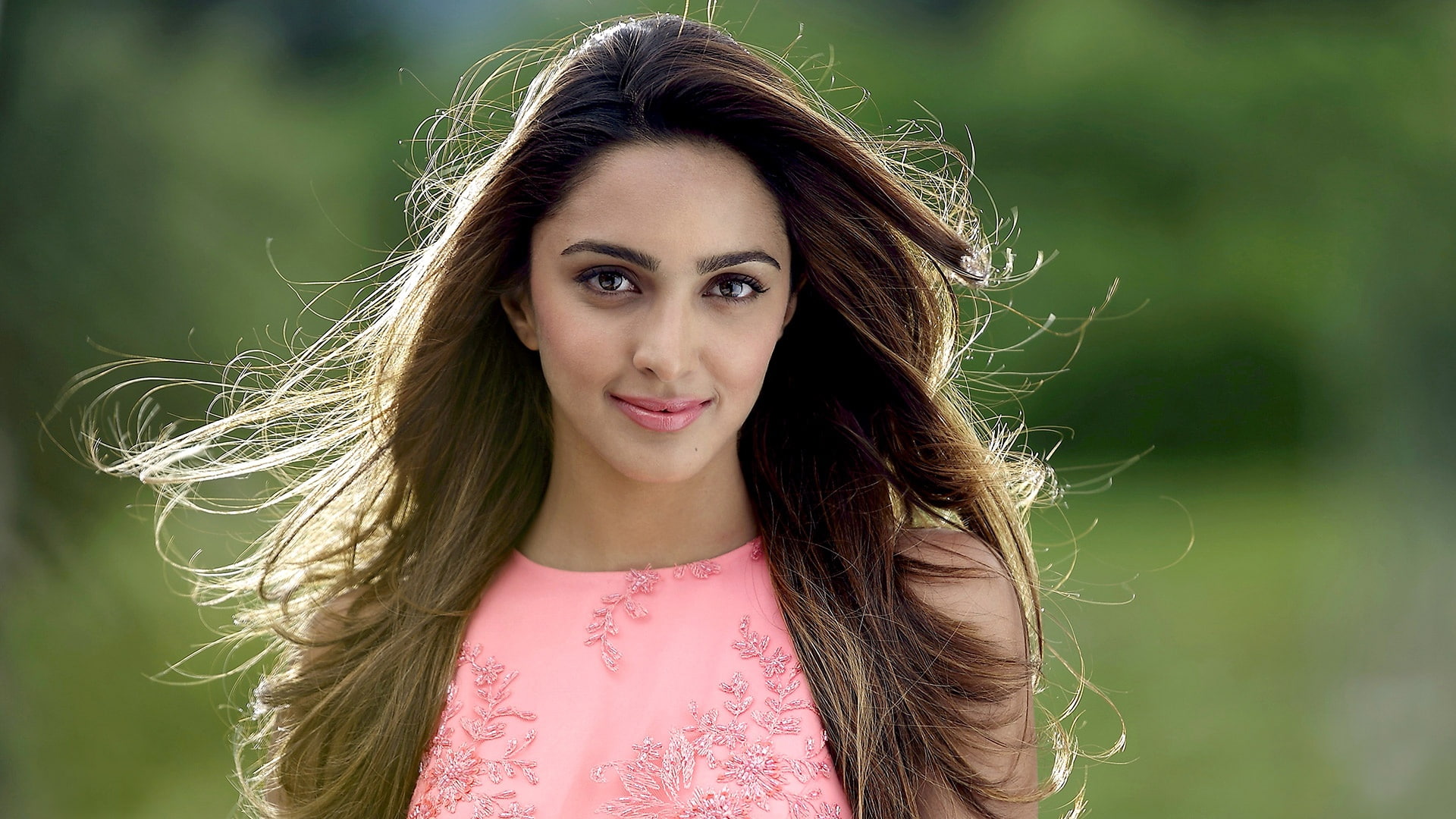 actress, beauty, cute, face, hair, eyes, figure, hot, advani, beautiful, pretty, kiara, girl, brunette, model, bollywood, sexy, pose, 1080P, celebrity, HD Wallpaper