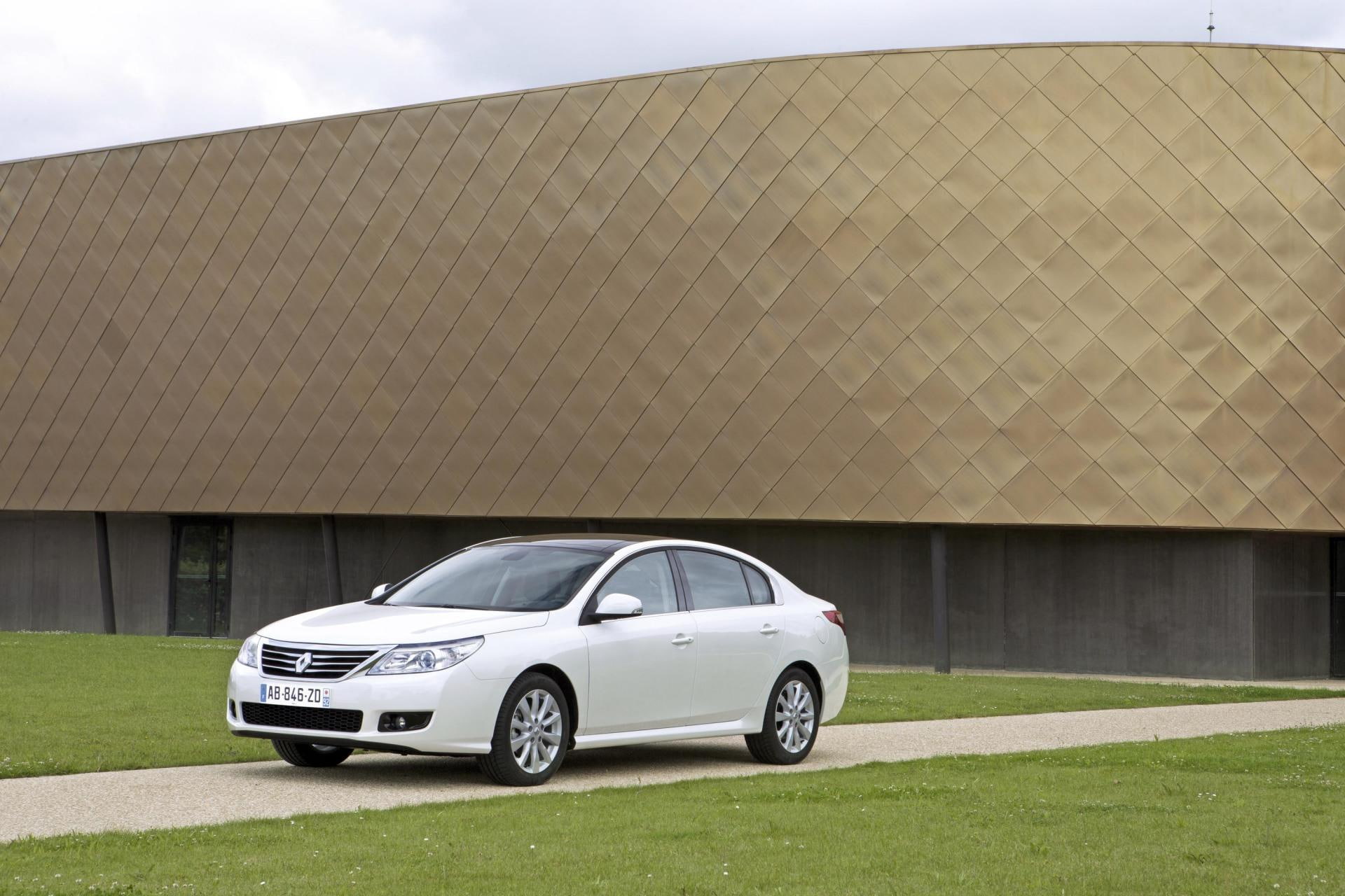 latitude, car, plant, garage, day, mode of transportation, motor vehicle, built structure, renault, land vehicle, luxury, building exterior, environment, HD Wallpaper