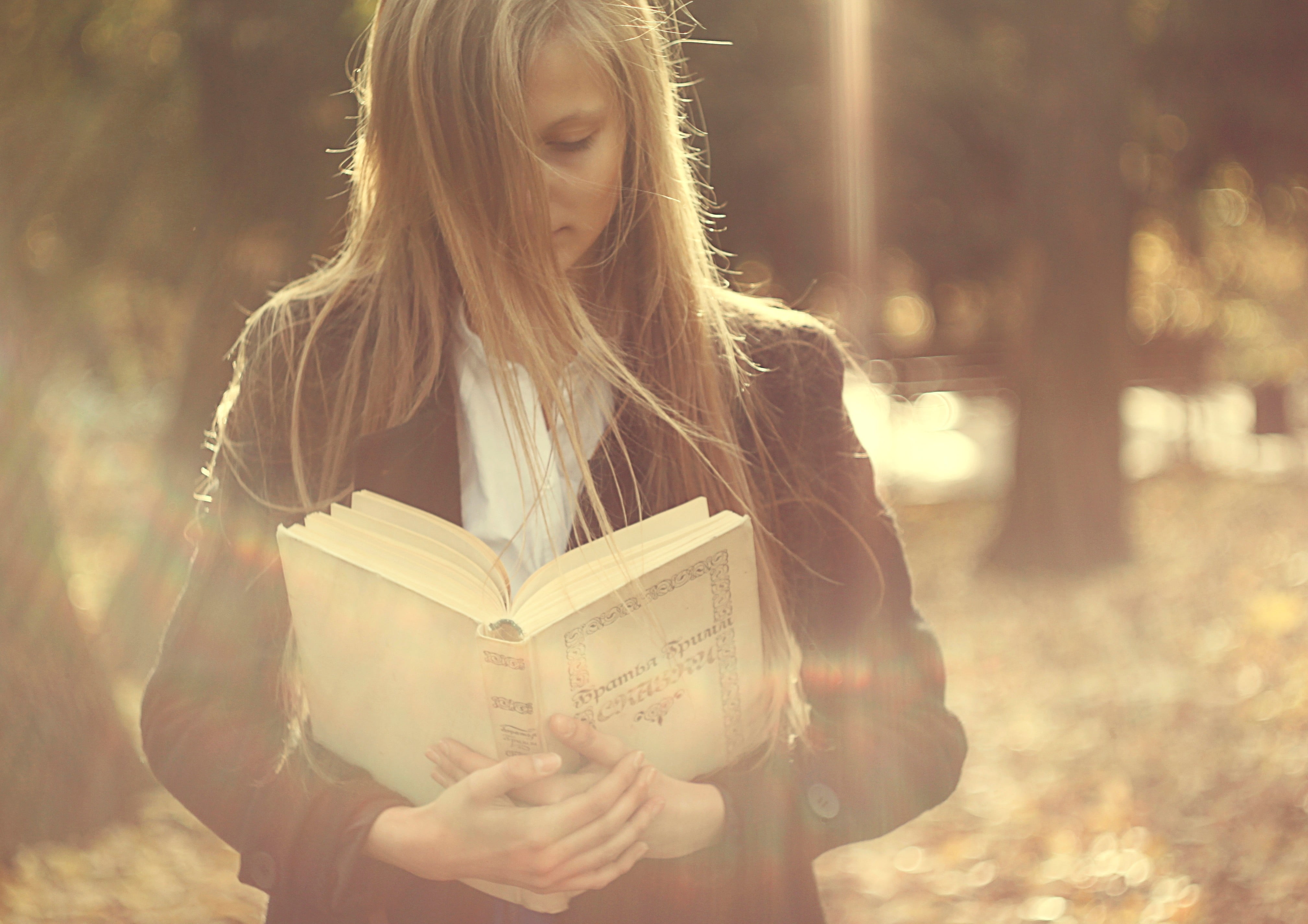innocence, women, hairstyle, one person, nature, long hair, waist up, focus on foreground, standing, front view, books, holding, 4K, childhood, sunlight, HD Wallpaper