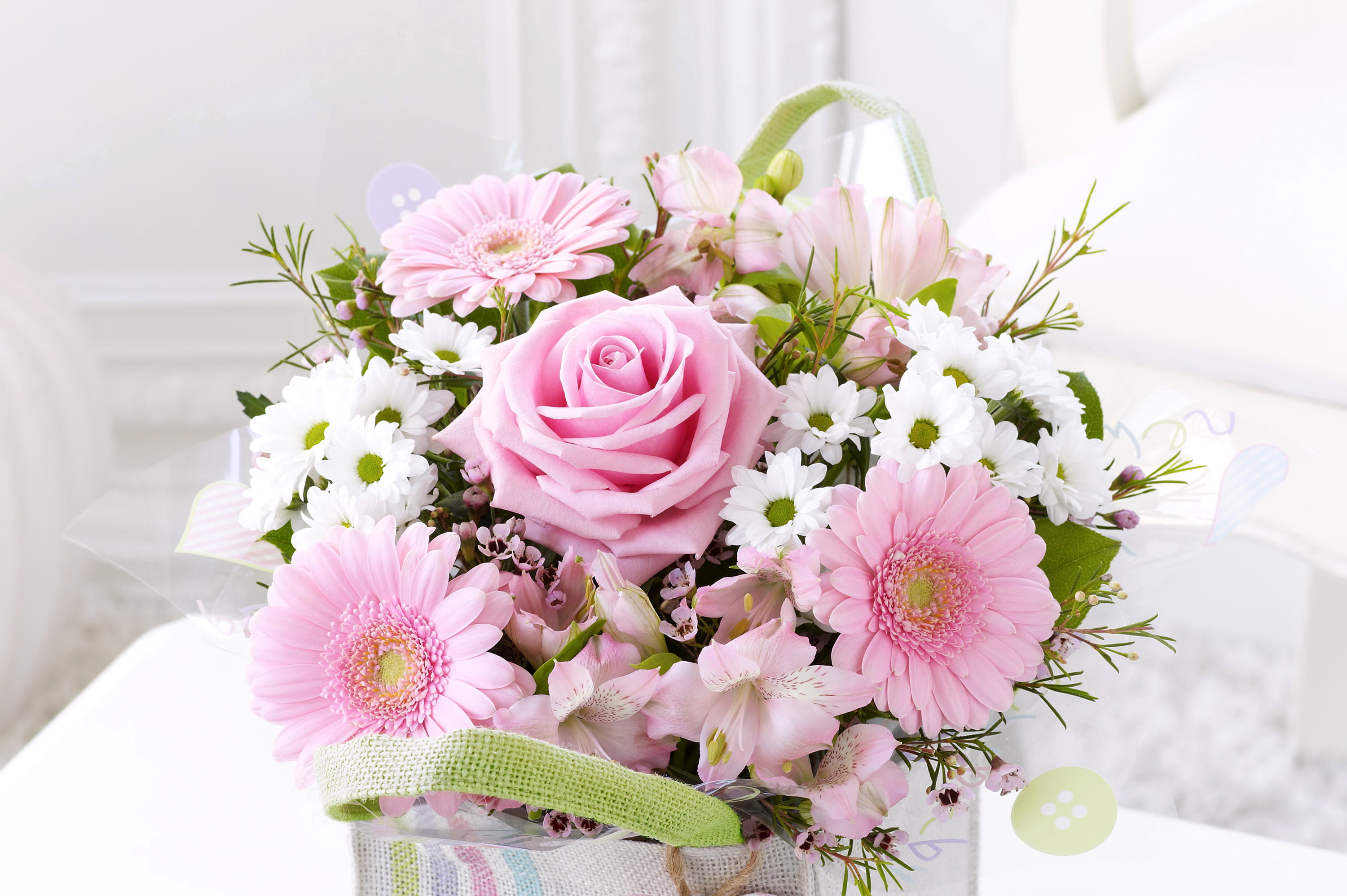 beauty, alstremeria, elegance, close-up, decor, flower Head, white, romance, birthday, table, celebration, bouquet, fragility, luxury, bunch of flowers, HD Wallpaper