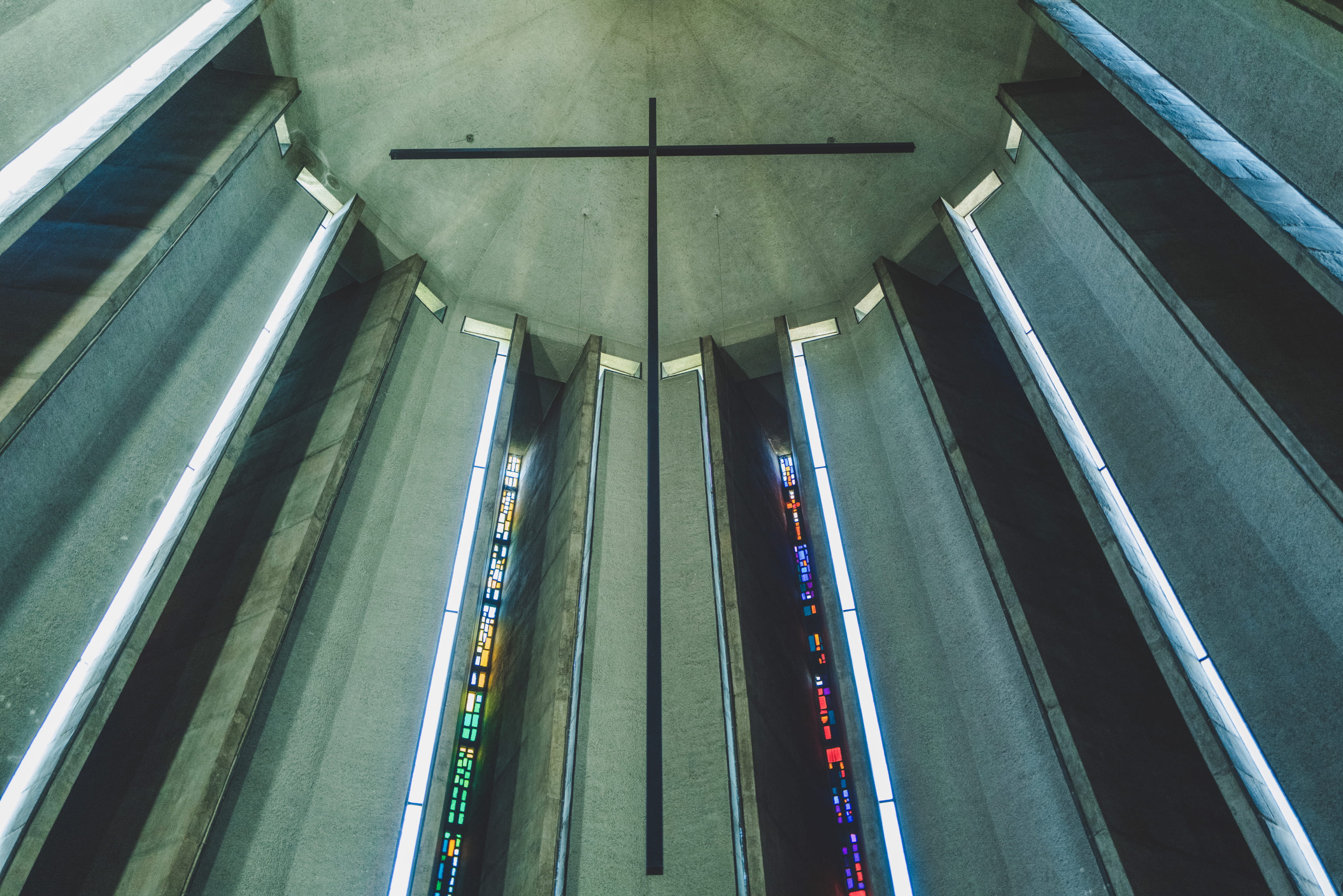 railing, low angle view, steel, indoors, transportation, steps and staircases, building, staircase, brutalism, stained, rail transportation, illuminated, HD Wallpaper