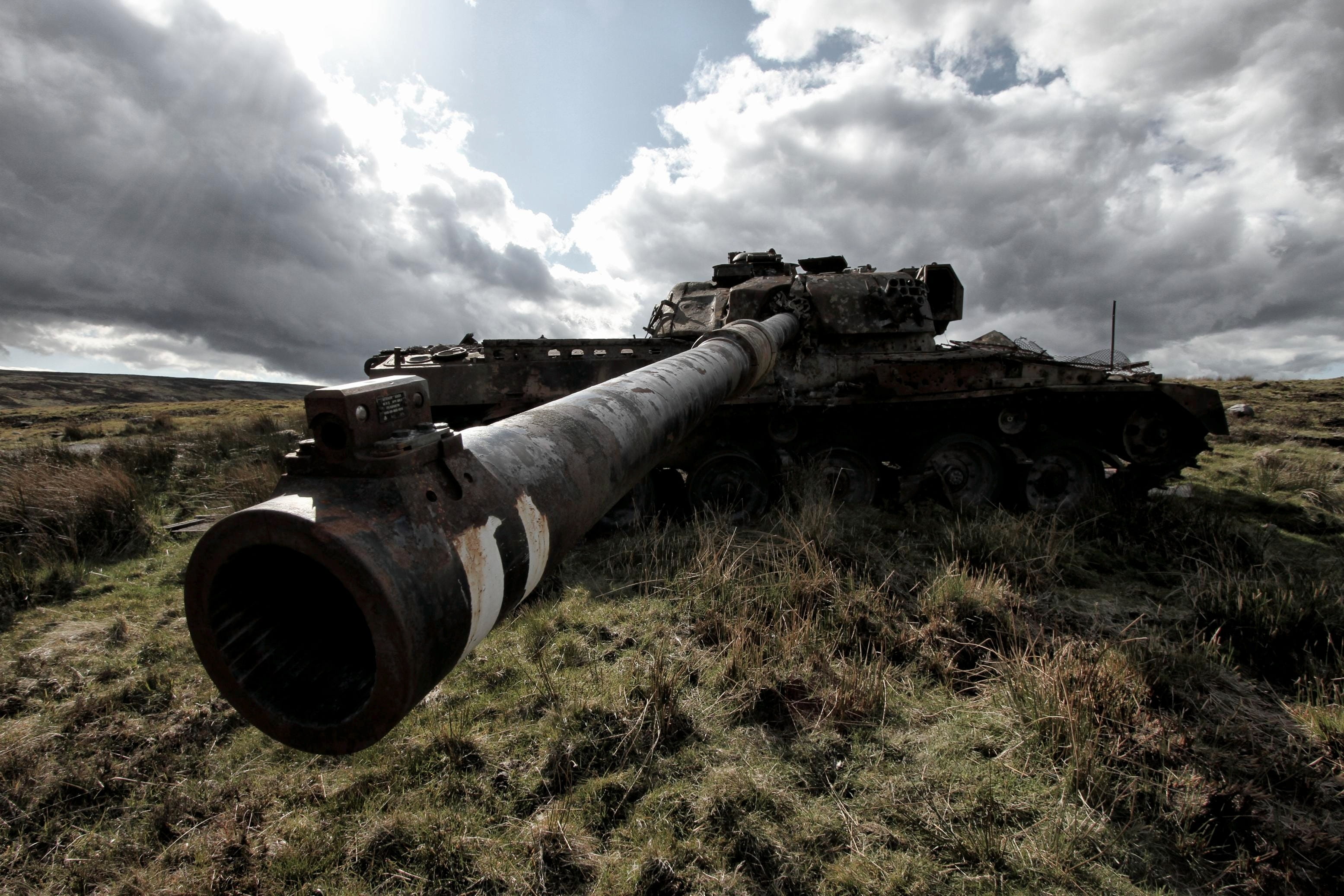 old, cloud - sky, obsolete, 2K, rusty, armor, battle, Derelict, armored, armored tank, metal, War, day, weapon, damaged, conflict, cannon, photography, HD Wallpaper