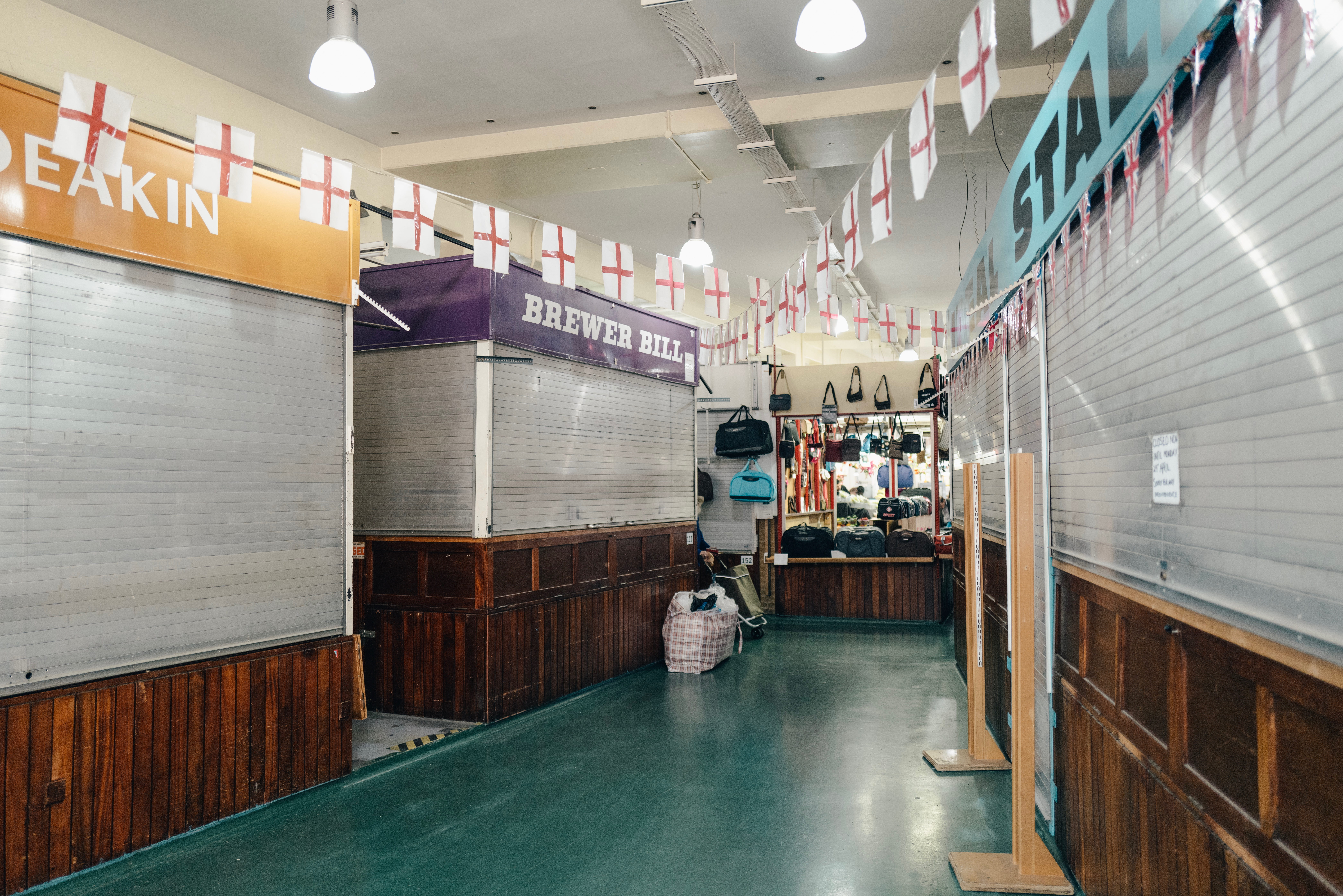 restaurant, cafeteria, electric light, coventry, architecture, shutter, 8K, built structure, standing, hardwood, england, illuminated, men, urban, lifestyles, HD Wallpaper