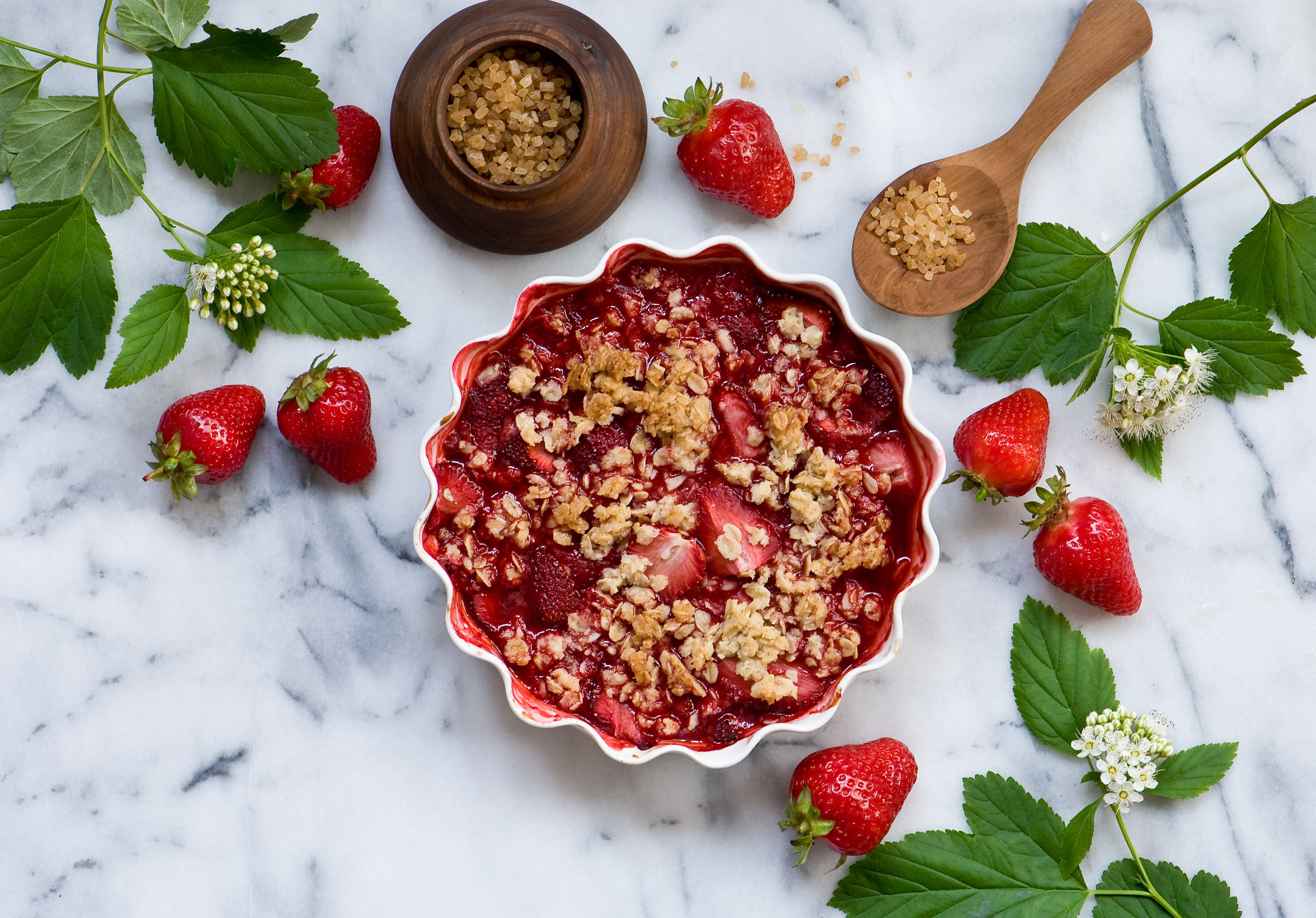 Strawberry crumble, dessert, berries, strawberry, 4K, sazar, twigs, HD Wallpaper