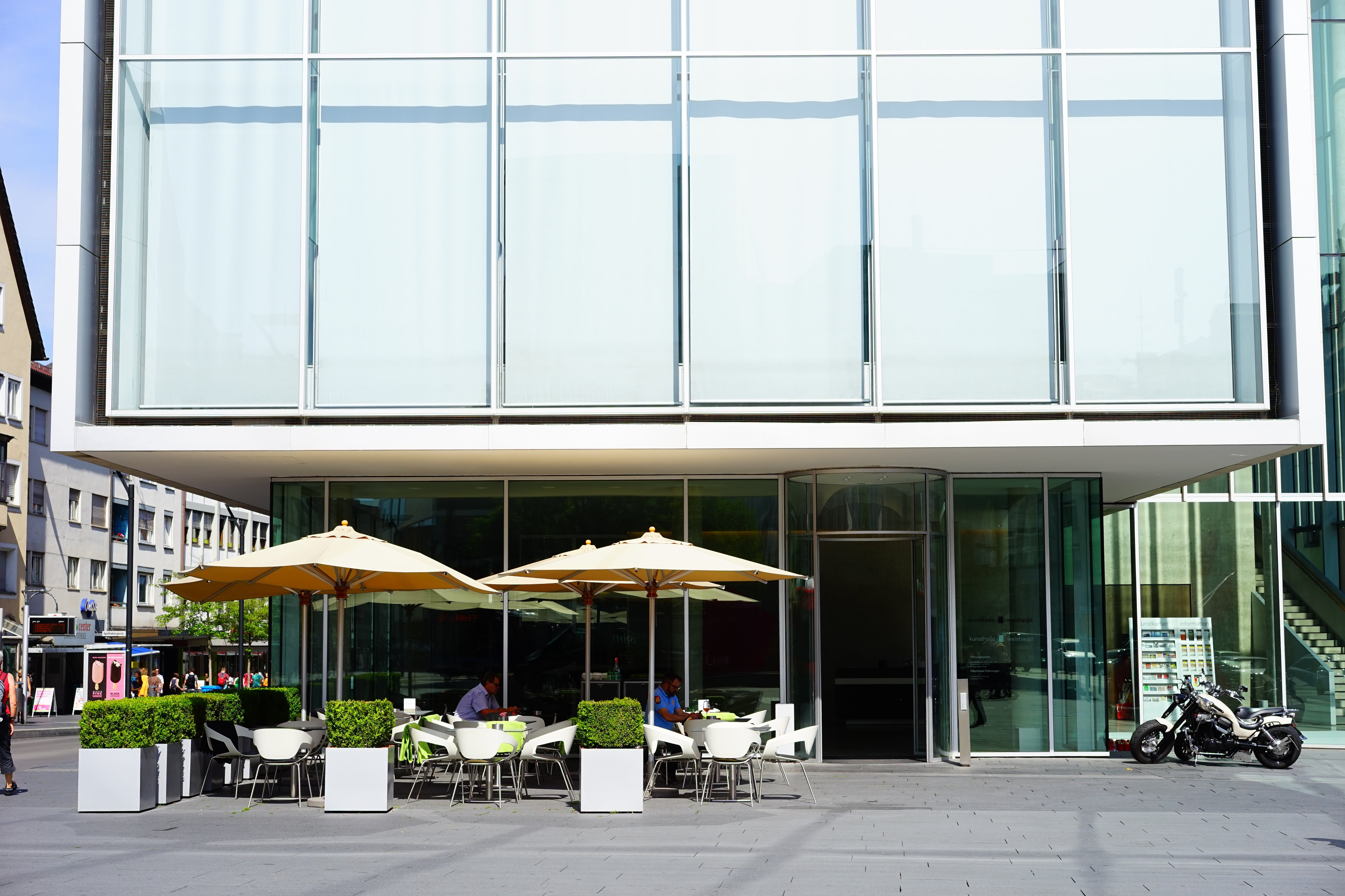 outside, sit, glass facade, kunsthalle weishaupt, eat, transparent, ulm city centre, outdoors, gastronomy, street cafe, ulm, weishaupt, relaxation, places of interest, HD Wallpaper