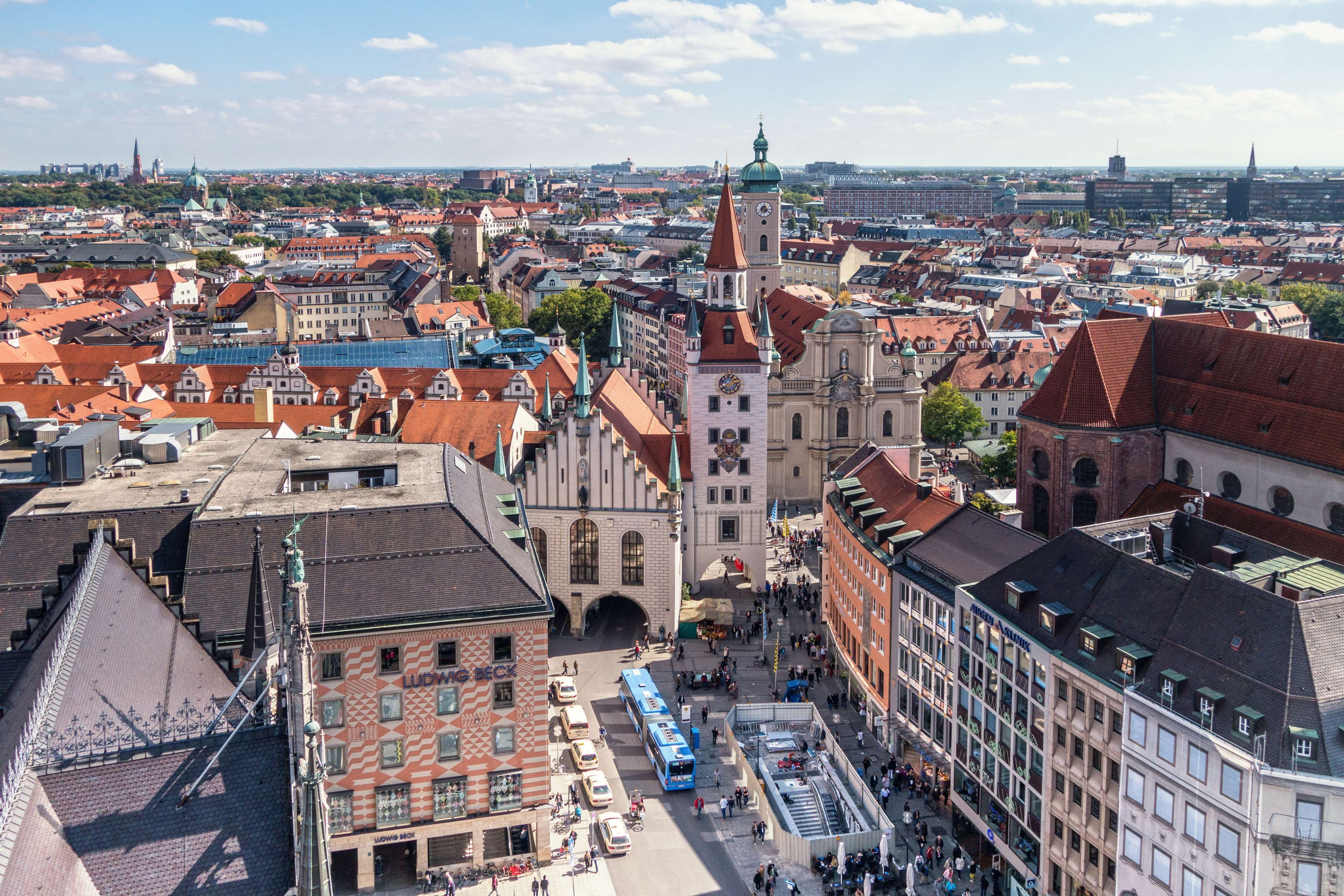 townscape, center, shopping, community, cloud - sky, settlement, crowd, clock, landmark, building exterior, marienplatz, built structure, architecture, HD Wallpaper