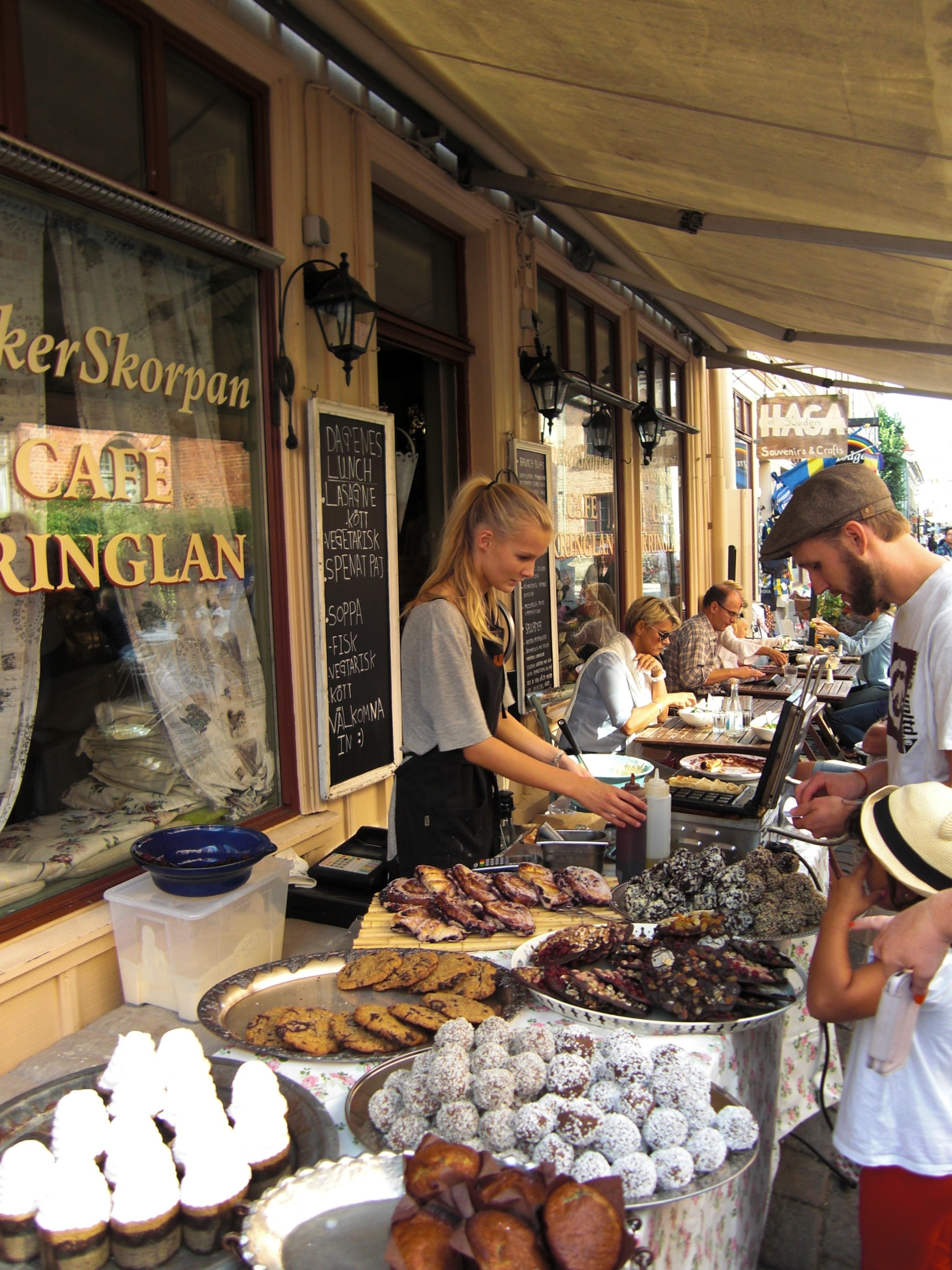 food, store, woman, market stall, for sale, old town, gothenburg, historic old town, black, food and drink, standing, pedestrian zone, bakery, men, buying, Phone HD Wallpaper