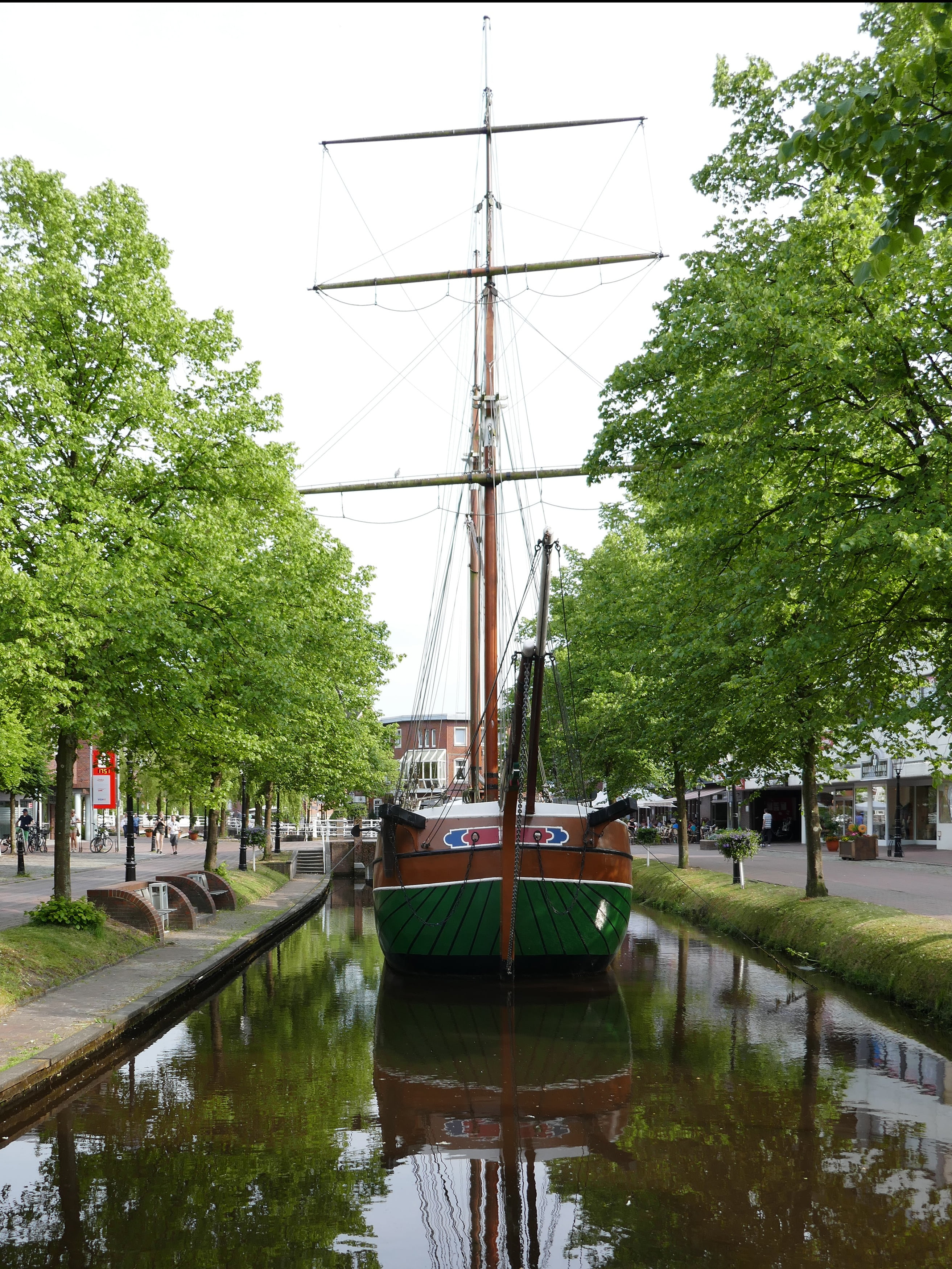 nostalgic, open air museum, transportation, pole, incidental people, saver, mode of transportation, sailing vessel, plant, water running, pedestrian zone, Phone HD Wallpaper