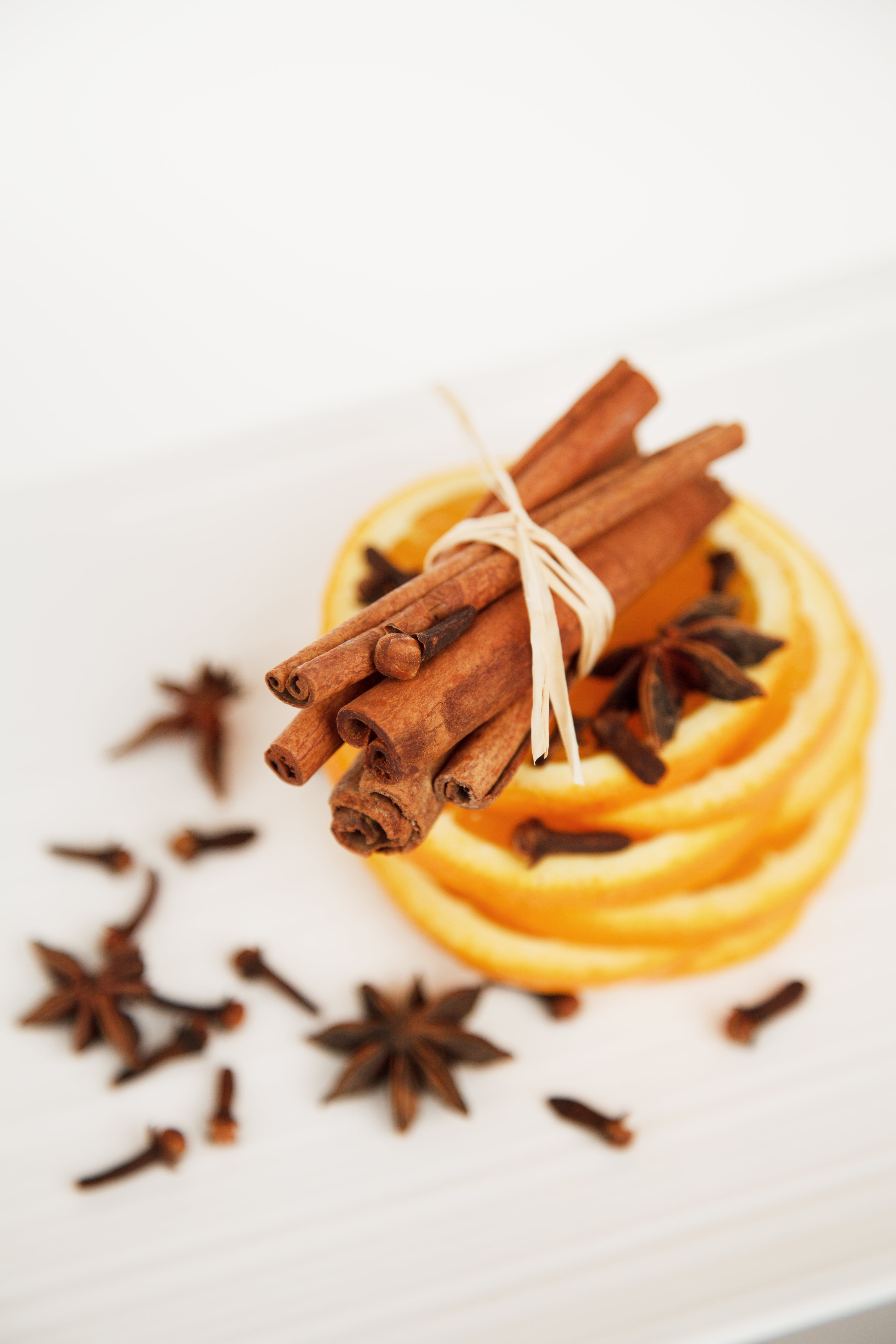 selective focus, christmas, no people, focus on foreground, table, brown, fruit, winter, cinnamon, close-up, studio shot, still life, sweet food, freshness, Phone HD Wallpaper
