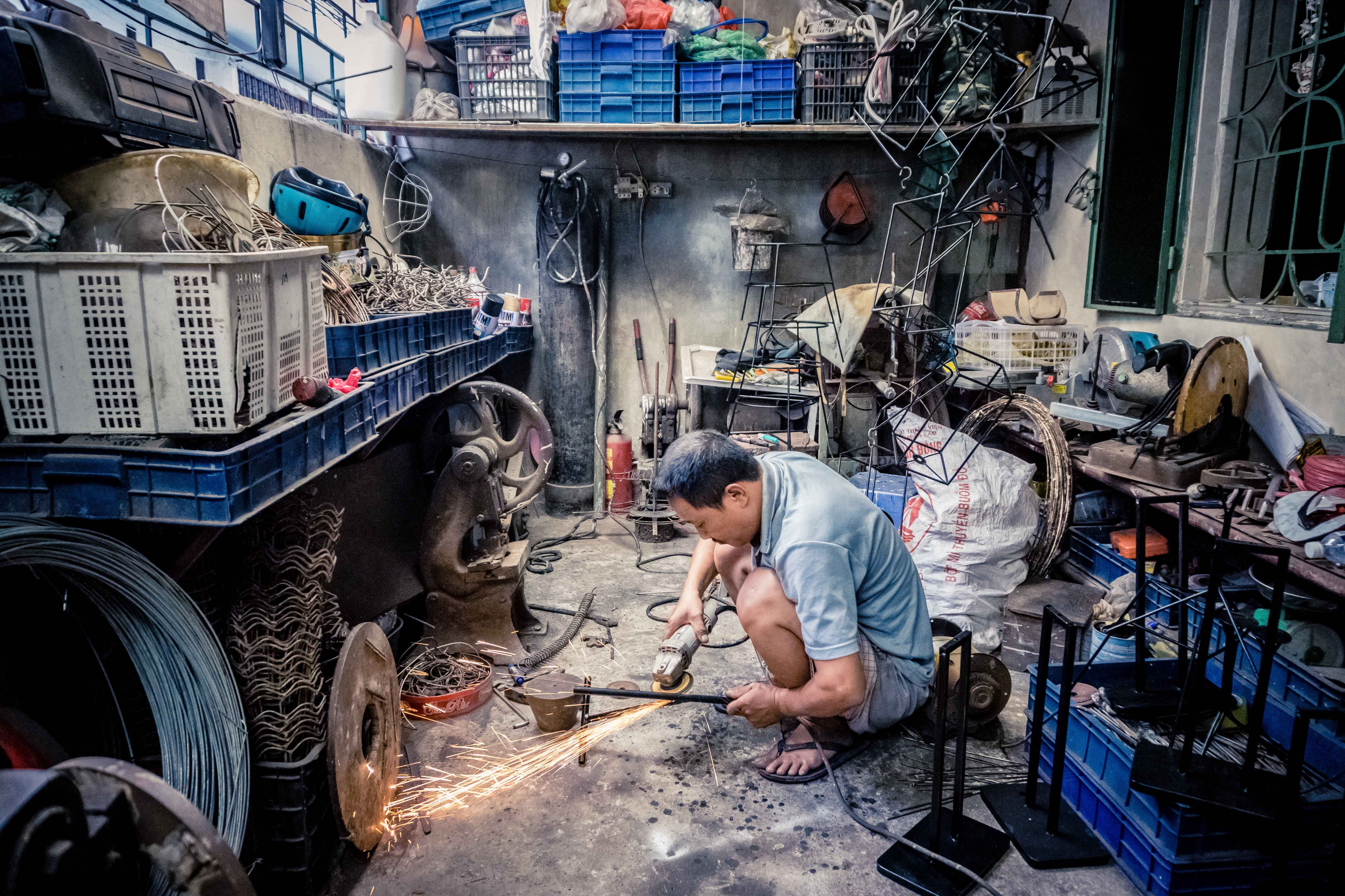 occupation, metal industry, vertebrate, workshop, adult, full length, working, craftsman, steel, work, industrial, bar, technical, manual, 5K, angle, indoors, HD Wallpaper