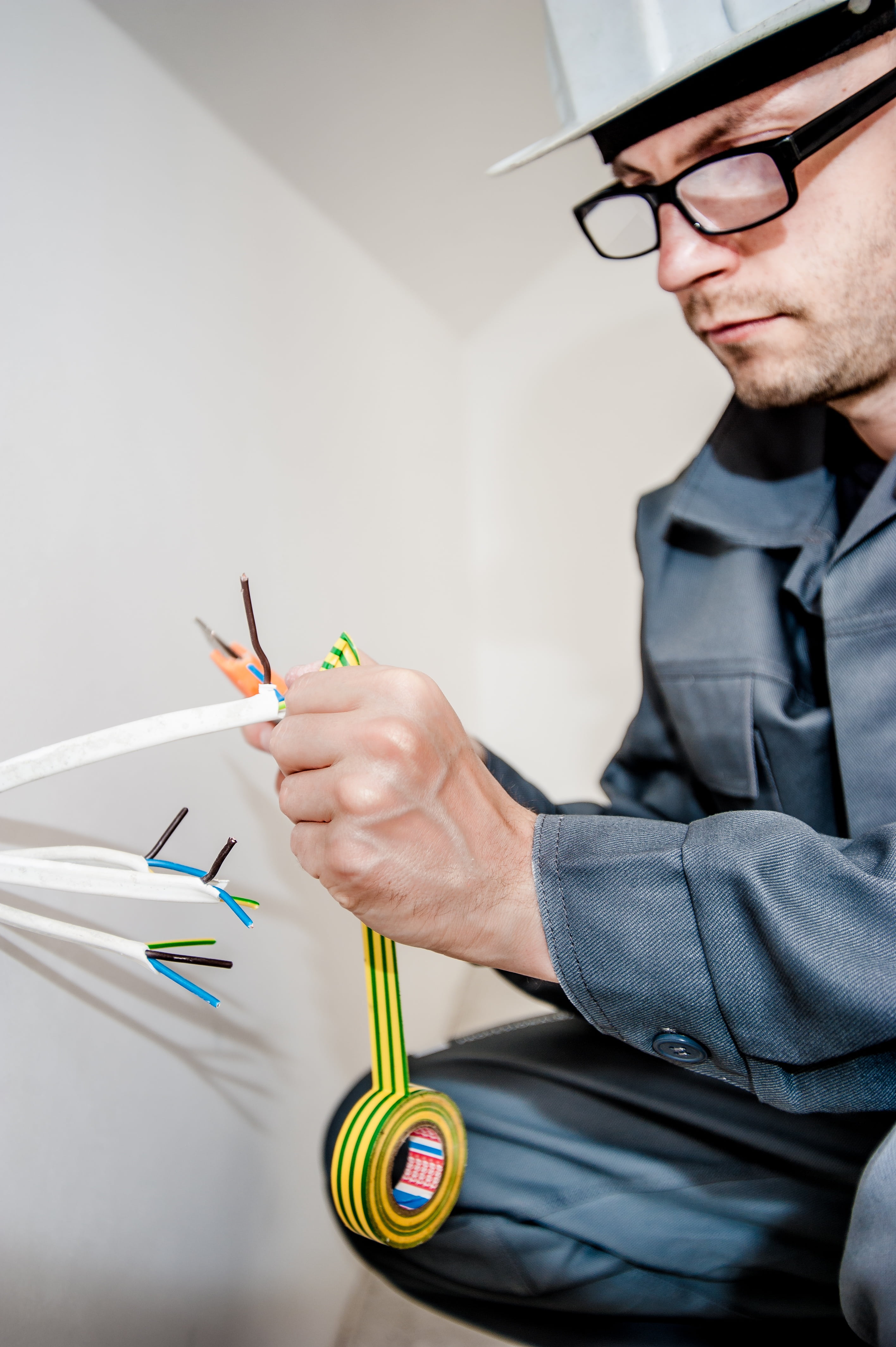 engineer, caucasian Ethnicity, eyeglasses, male, design professional, sitting, electricity, indoors, factory, worker, people, professional, males, the industry, Phone HD Wallpaper