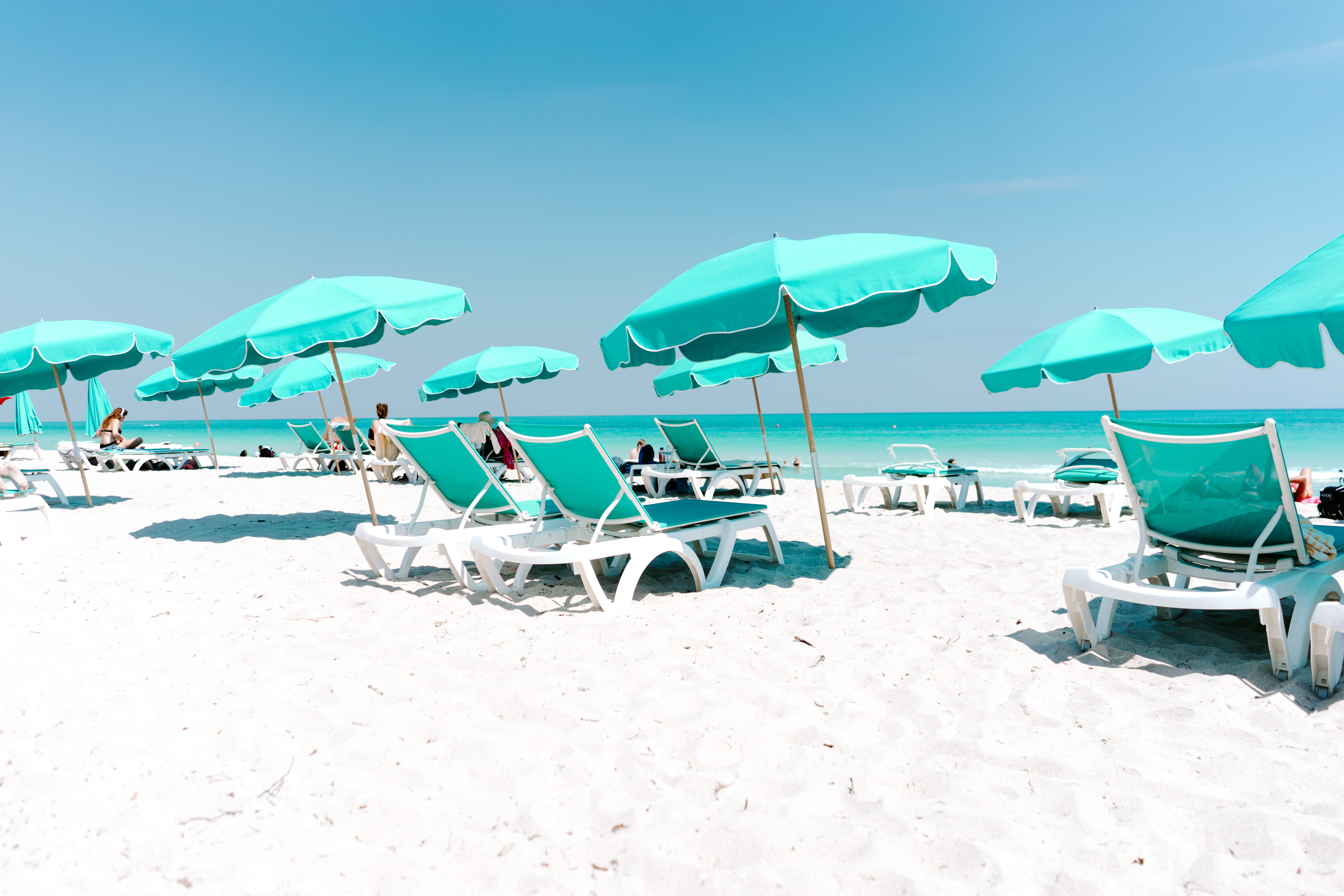 nature, lounge chair, lounger, clear sky, the confidant hotel, garden umbrella, white, green, miami, daytime, parasol, land, canopy, blue, sand, sea, vacation, HD Wallpaper