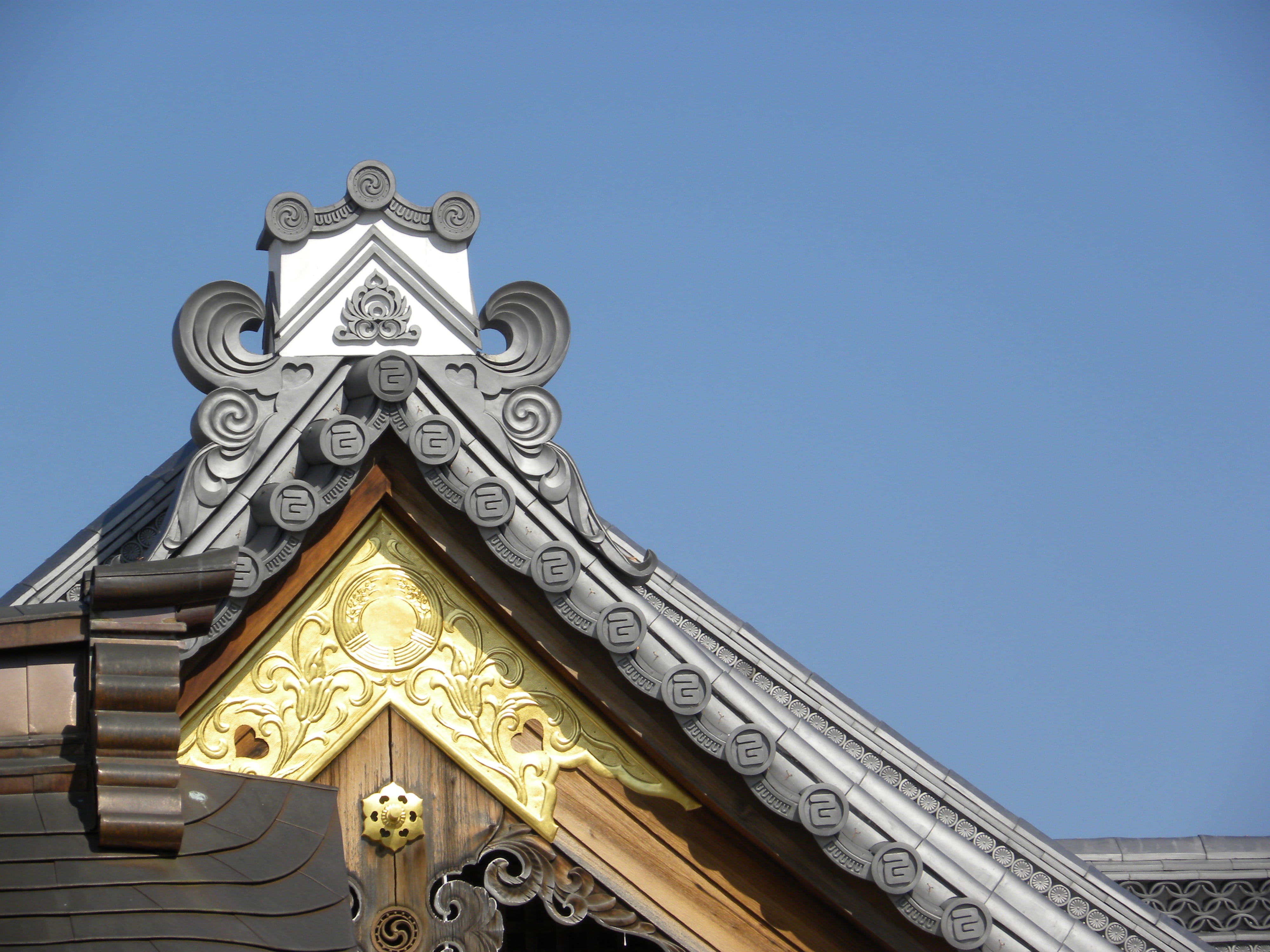 Quiet Zone, ornate, belief, nature, carving - craft product, 4K, entrance, sky, building, no people, building Exterior, built Structure, religion, Roof, HD Wallpaper