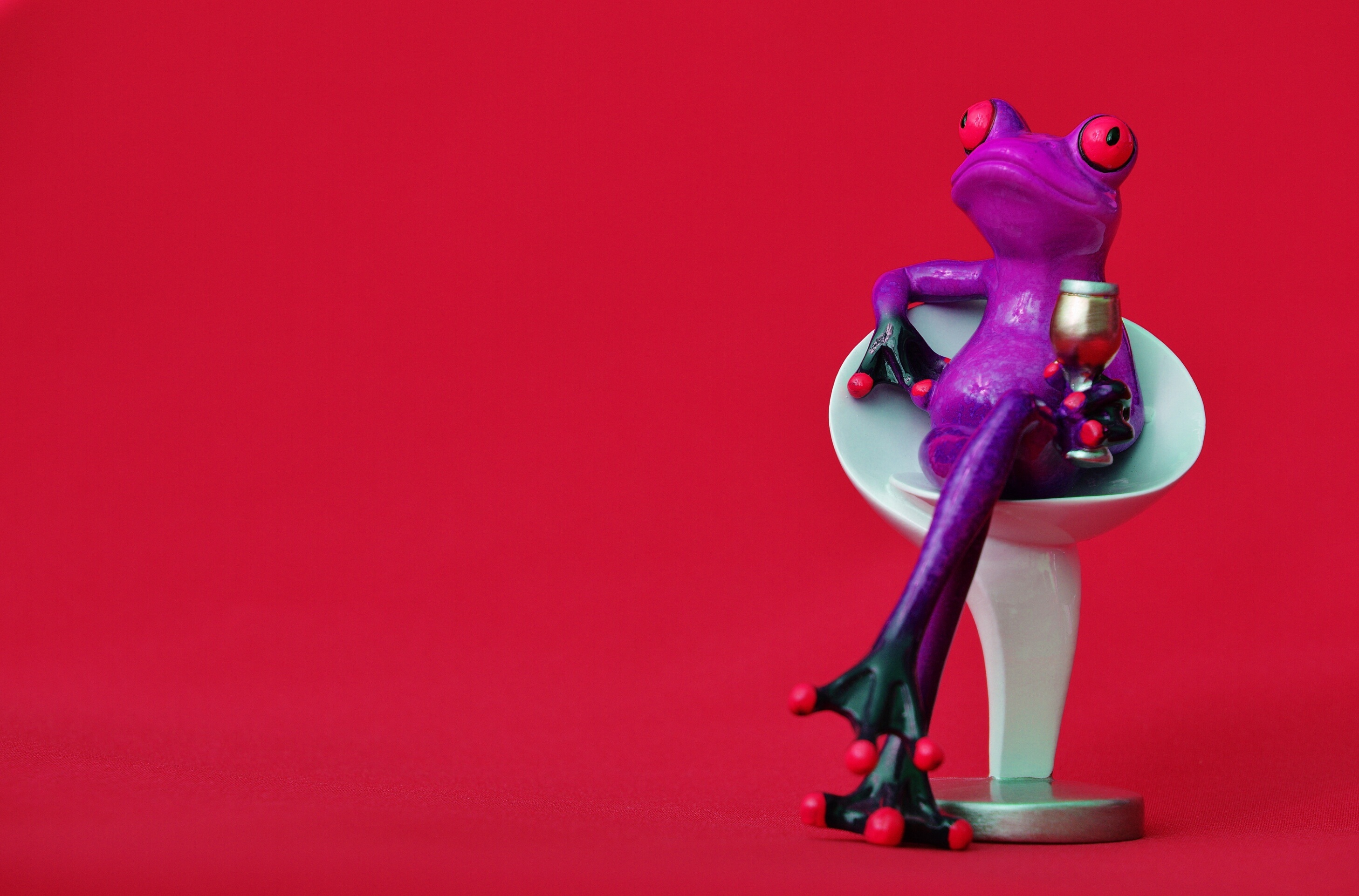 art and craft, relax, futuristic, frog, cozy, seat, small, rest, human representation, male likeness, pop Art, pink background, table, robot, wine, colored background, HD Wallpaper