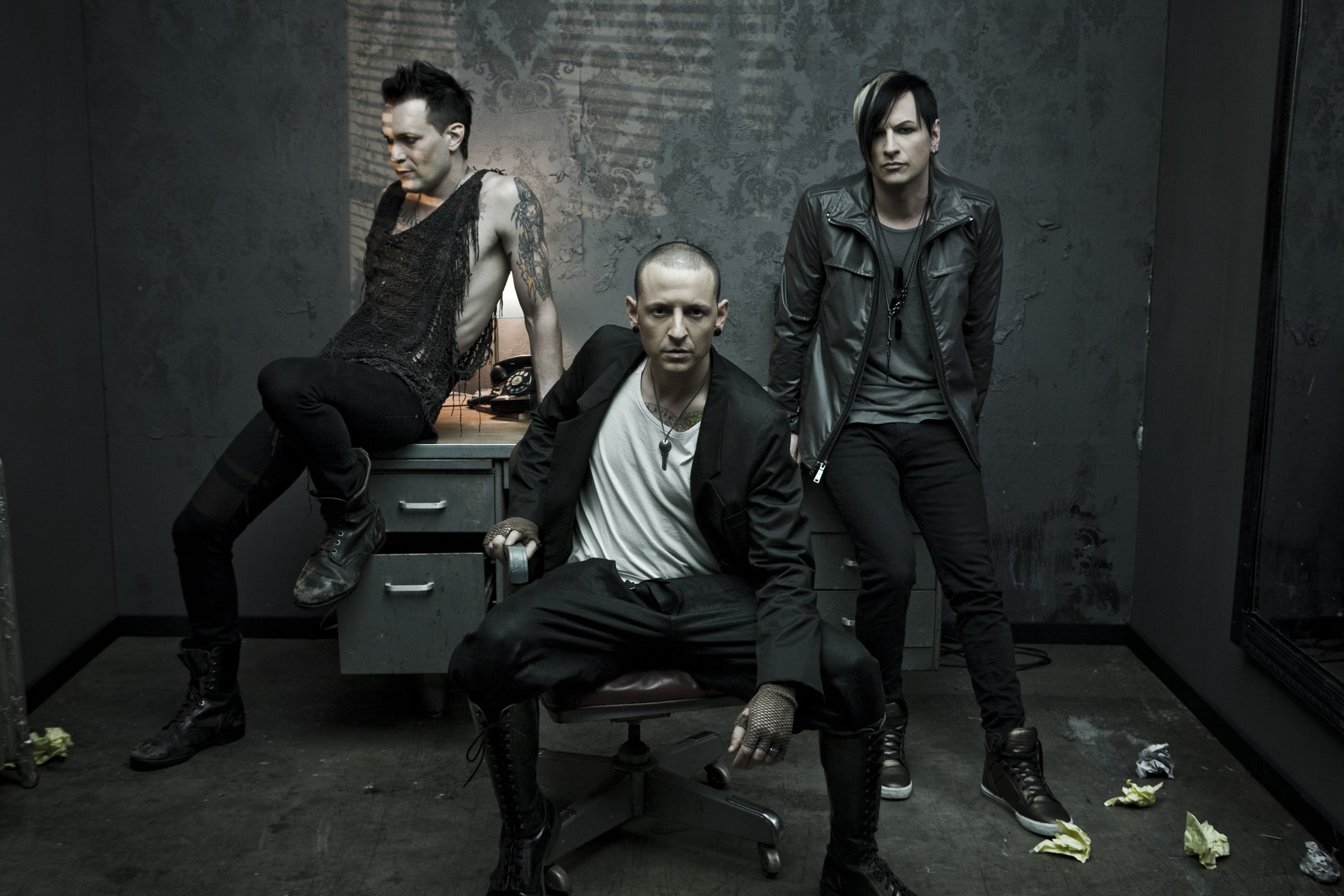 looking at camera, aggression, vocalist, 1080P, males, indoors, young women, Ryan Schack, leisure activity, full length, Chester Bennington, solo, young adult, HD Wallpaper