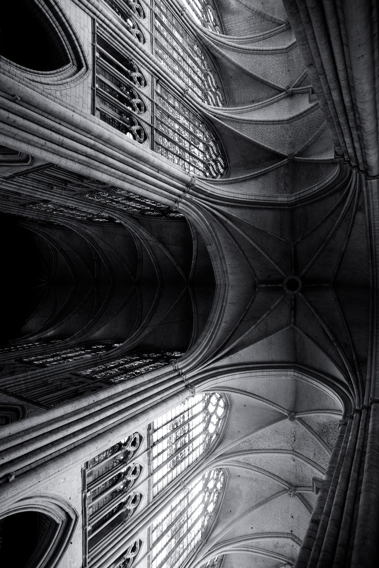 travel destinations, city, architecture and art, architecture, bw, day, belief, gothic, vault, place of worship, no people, blackandwhitephotography, darkness, Phone HD Wallpaper