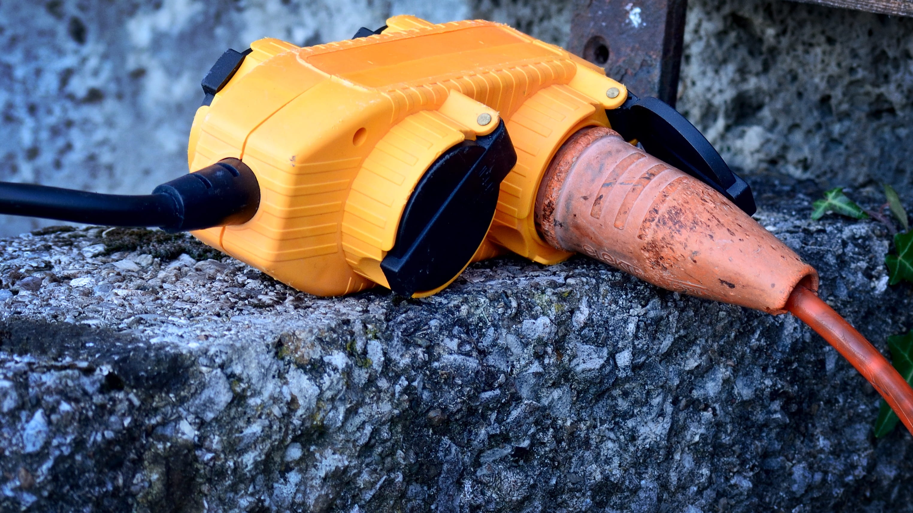 energy, elektrik, 2K, plugged, electricity, pipe - tube, day, datailaufnahme, safety, distributor, orange, plastic, energy saving, extension, outdoors, HD Wallpaper