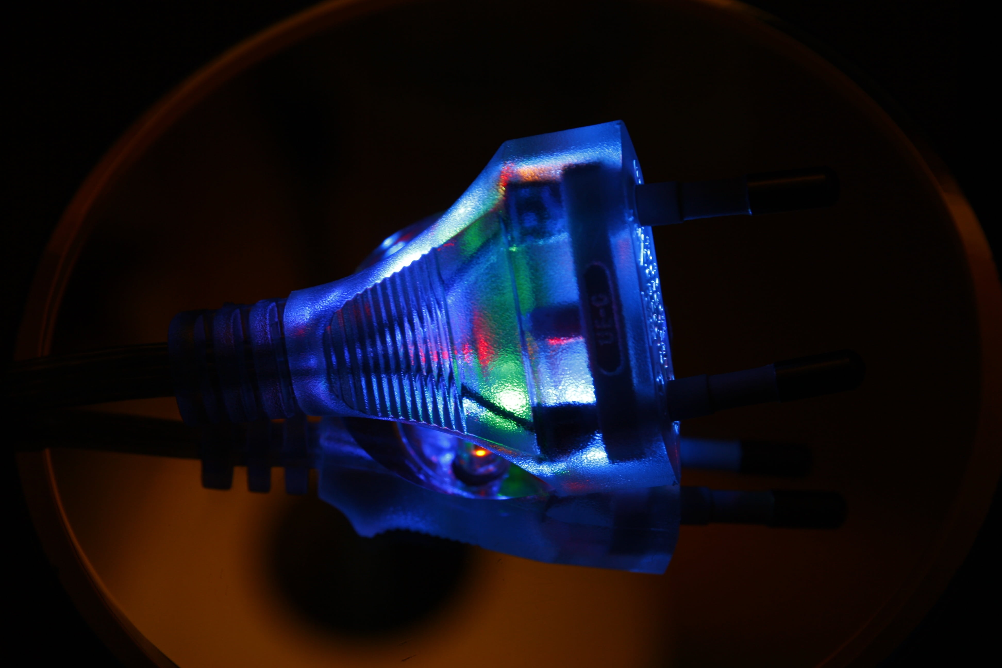 studio shot, technology, indoors, reflection, close-up, cost, lighting equipment, electricity, wireless technology, cable, blue, connection, transfer, business, HD Wallpaper
