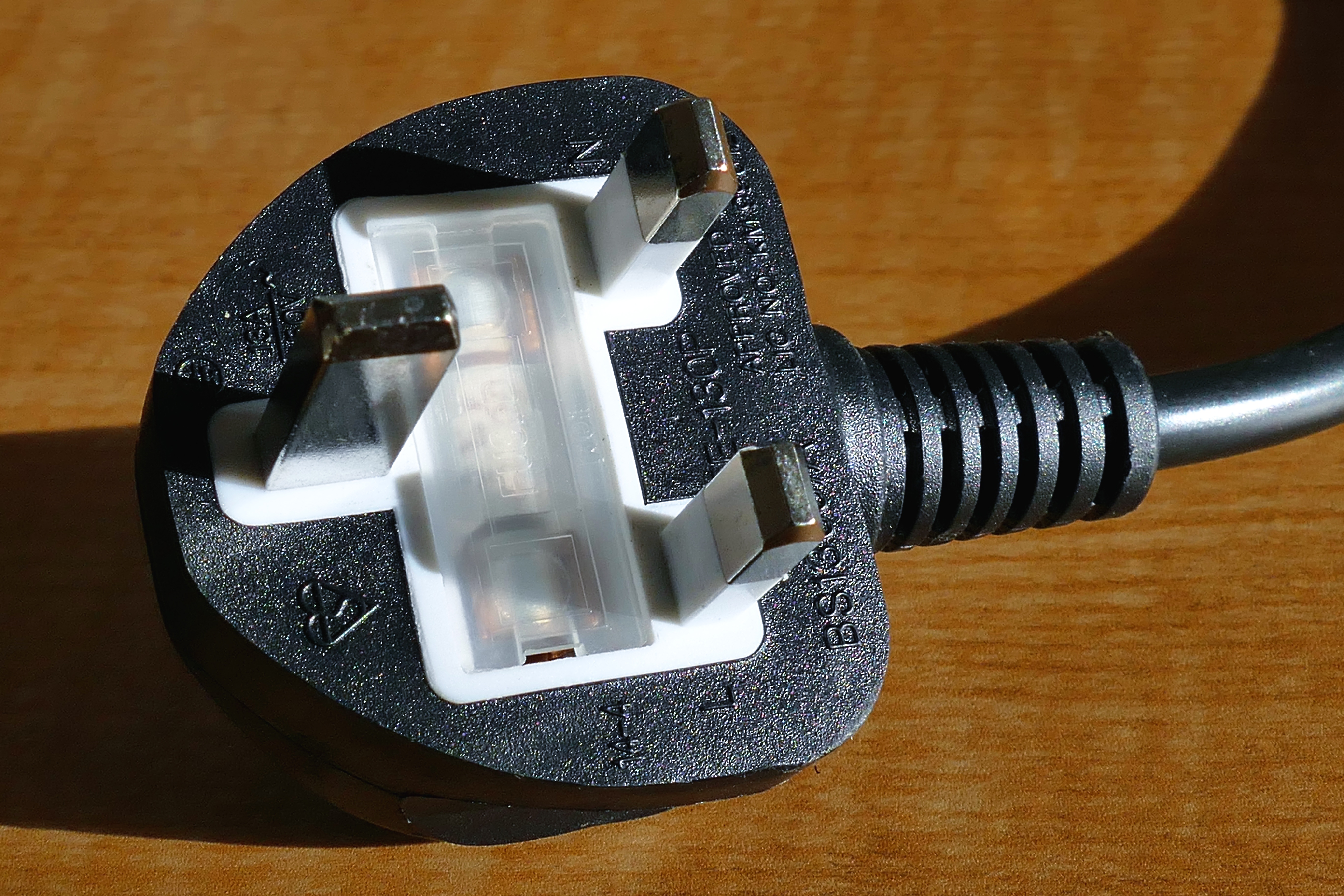 no people, wood - material, contact, table, 3 pin, amperage, wire, plastic, plug, fuel and power generation, supply, sport, socket, electric, indoors, house, HD Wallpaper