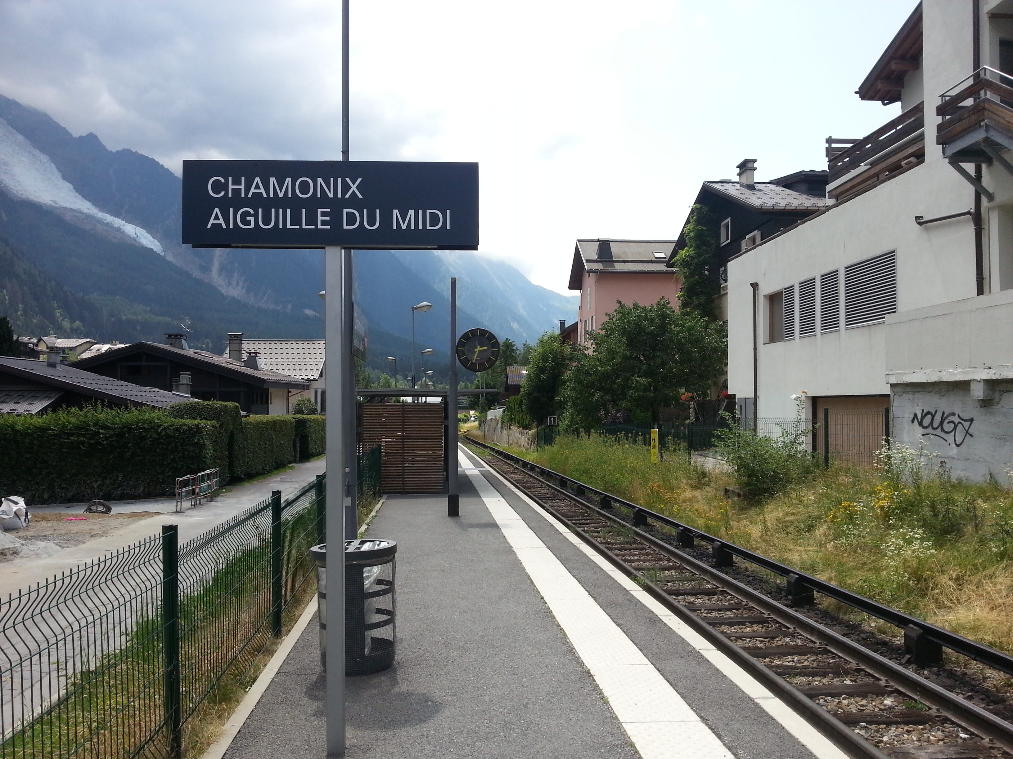 transport, western script, sncf, nature, outdoors, built structure, 2K, guidance, chamonix, road, architecture, transportation, alps, no people, icecap, HD Wallpaper