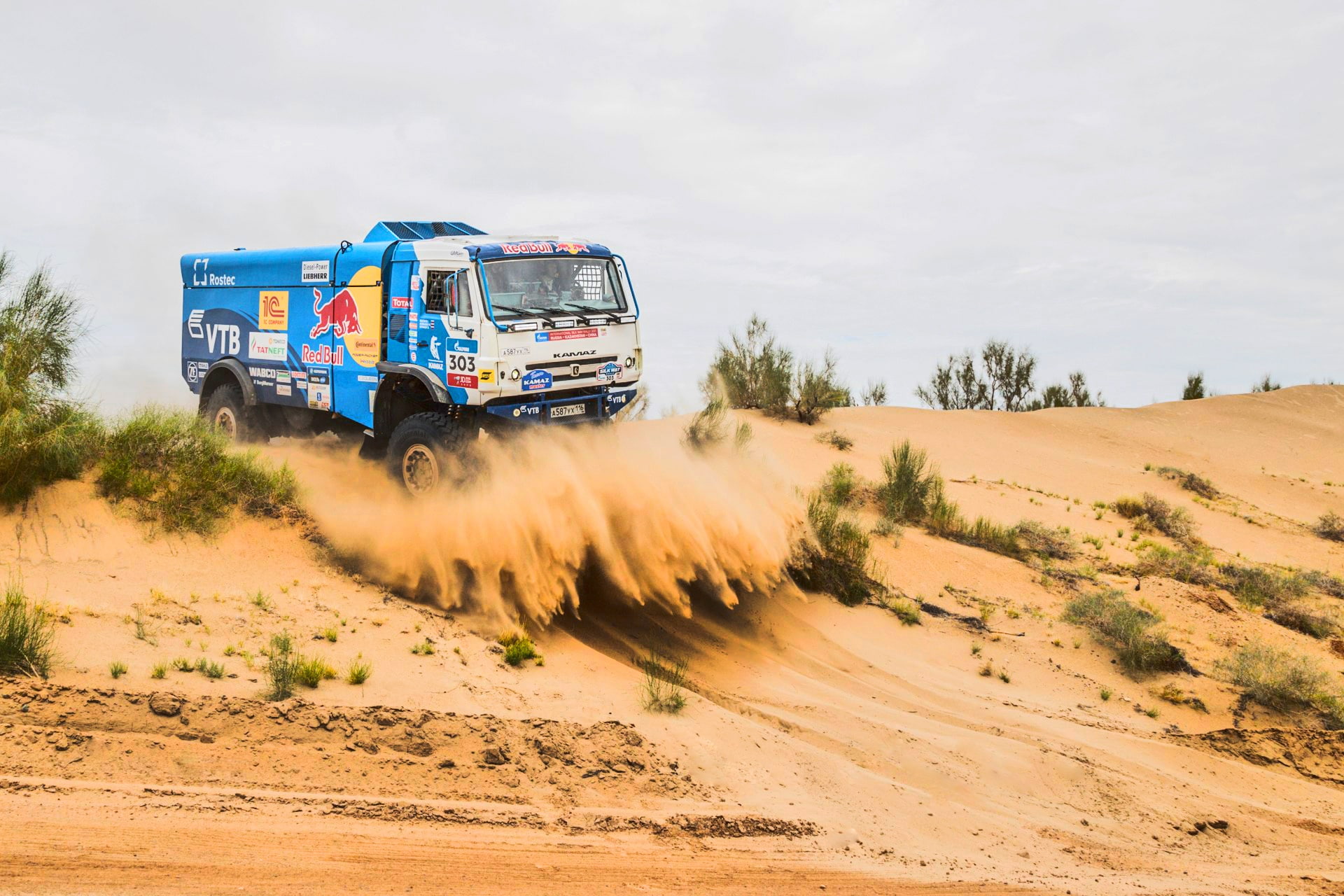 303, Sport, Contest, SilkWay, Speed, 1080P, Dune, Beast, Sand, Rally, The sky, Best, Russia, KAMAZ, Nature, Master, The roads, Beauty, RedBull, Race, Truck, HD Wallpaper