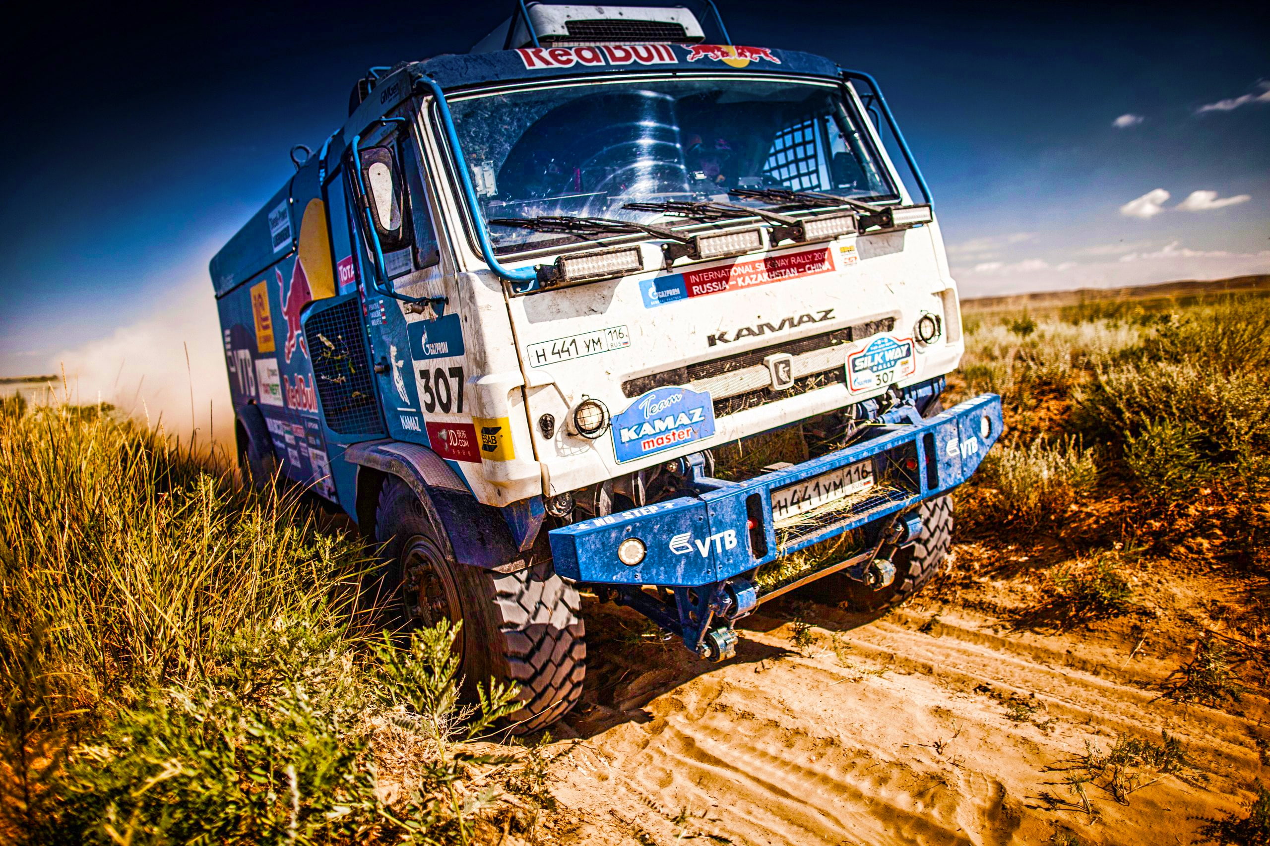 Master, Good, Beauty, Hills, Overcast, The roads, RedBull, 2K, Russia, Squirt, Handsome, Silk Way, Dirt, Race, Sand, Rally, KAMAZ, Stones, Sport, Silk road, HD Wallpaper
