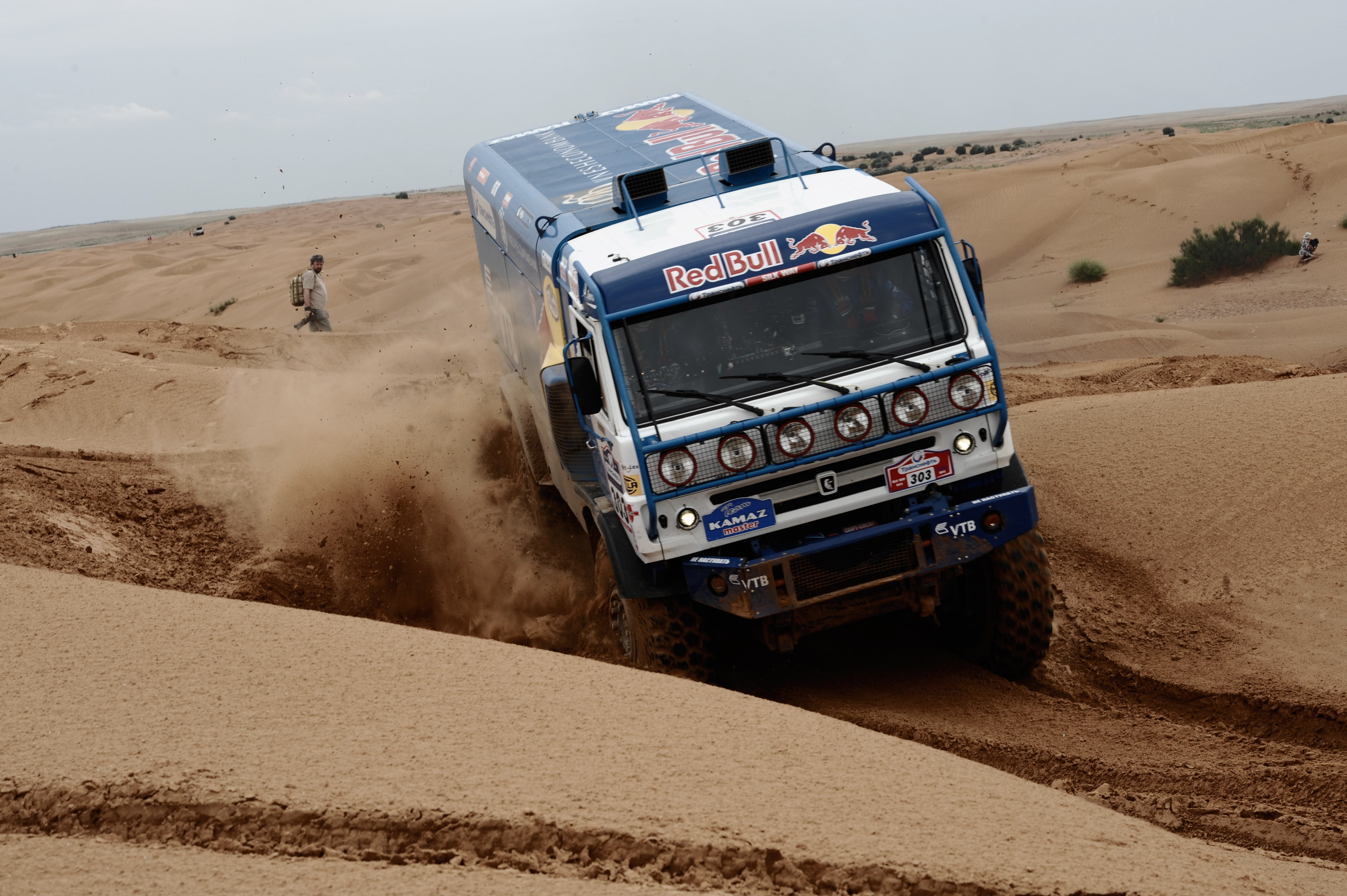 desert, truck, white, KAMAZ, 4K, sand, the sky, silk road, speed, blue, people, KAMAZ master, dust, HD Wallpaper