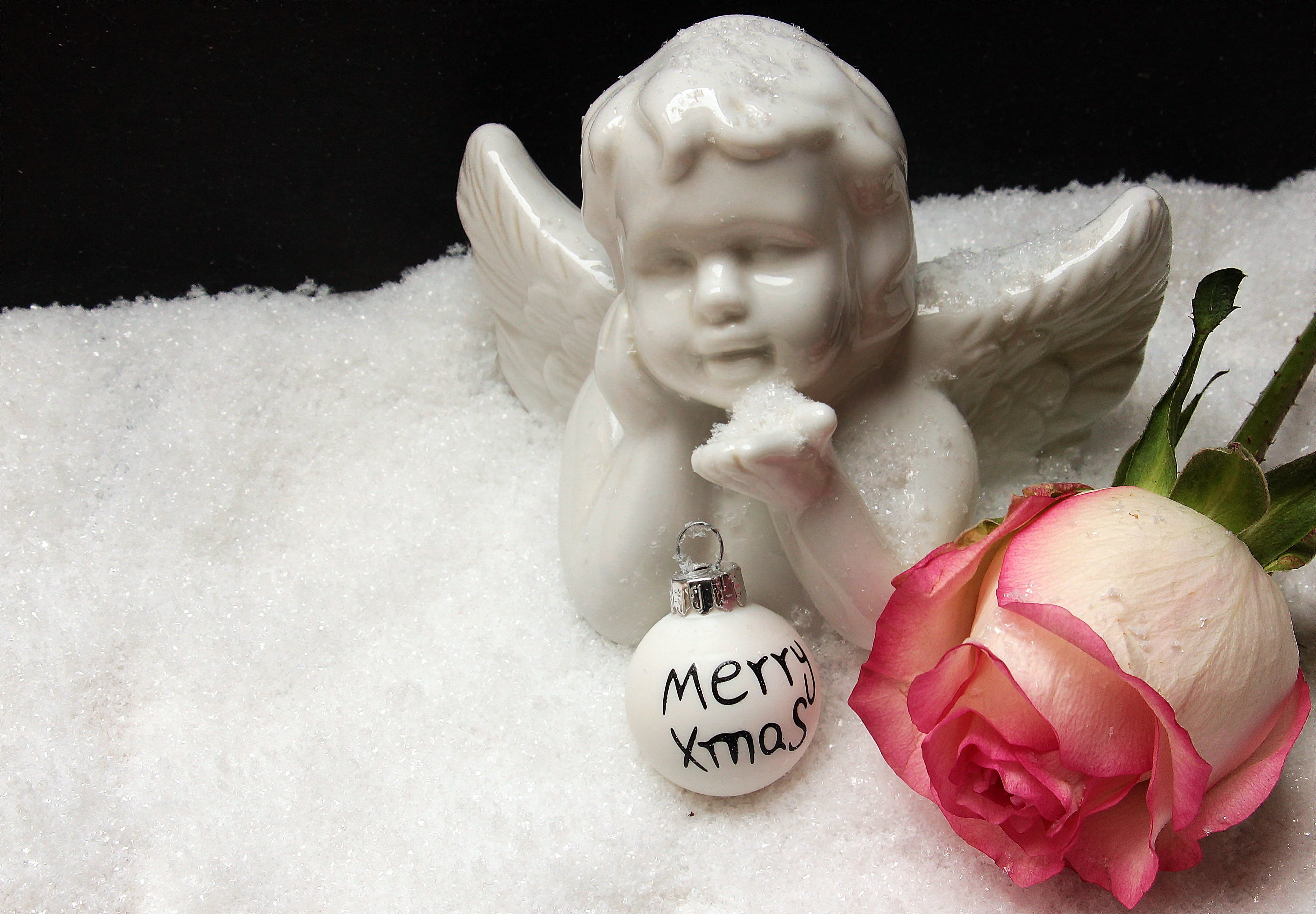 christmas ornament, cold, hånd, white, figure, no people, black background, ceramic, text, human representation, representation, beauty in nature, studio shot, HD Wallpaper