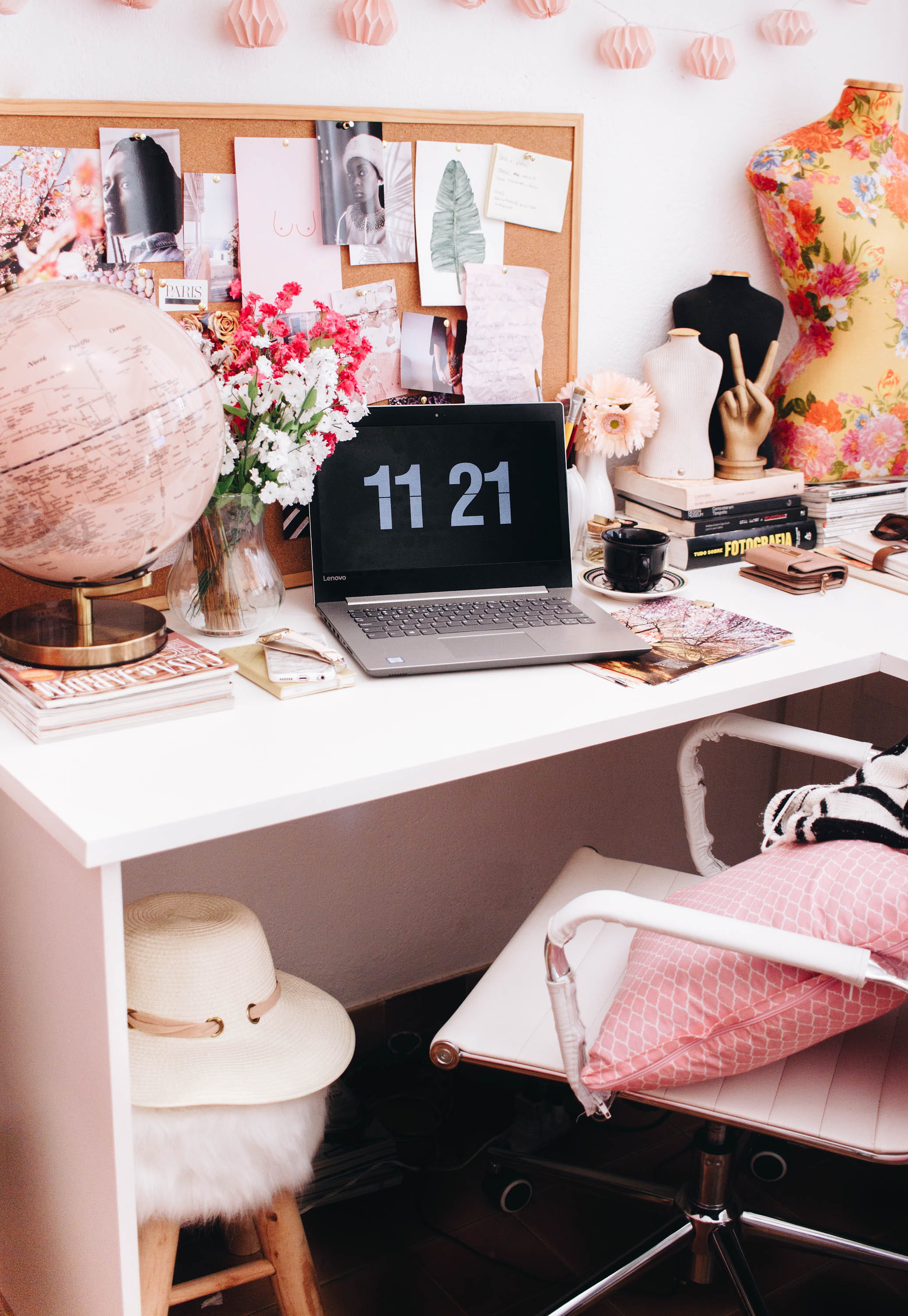 gray, arrangement, white, variation, business, freshness, decoration, desk, notebook, top, still life, world globe, communication, vase, flower arrangement, Phone HD Wallpaper